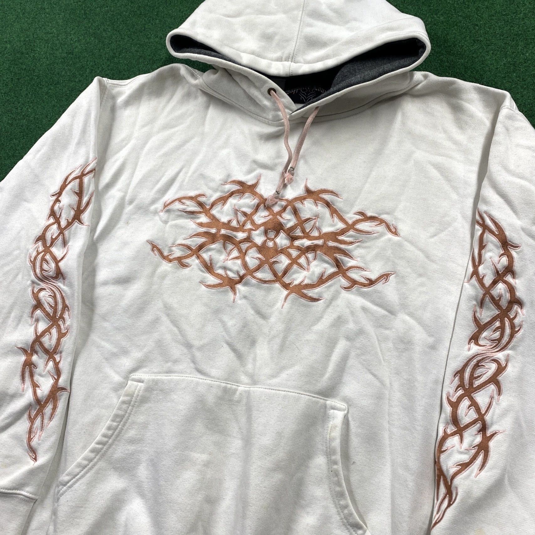 Vintage VINTAGE Sapphire Lounge Hoodie Mens L White Y2K Tribal Barbed Wire Sweatshirt Size US L / EU 52-54 / 3 - 2 Thumbnail
