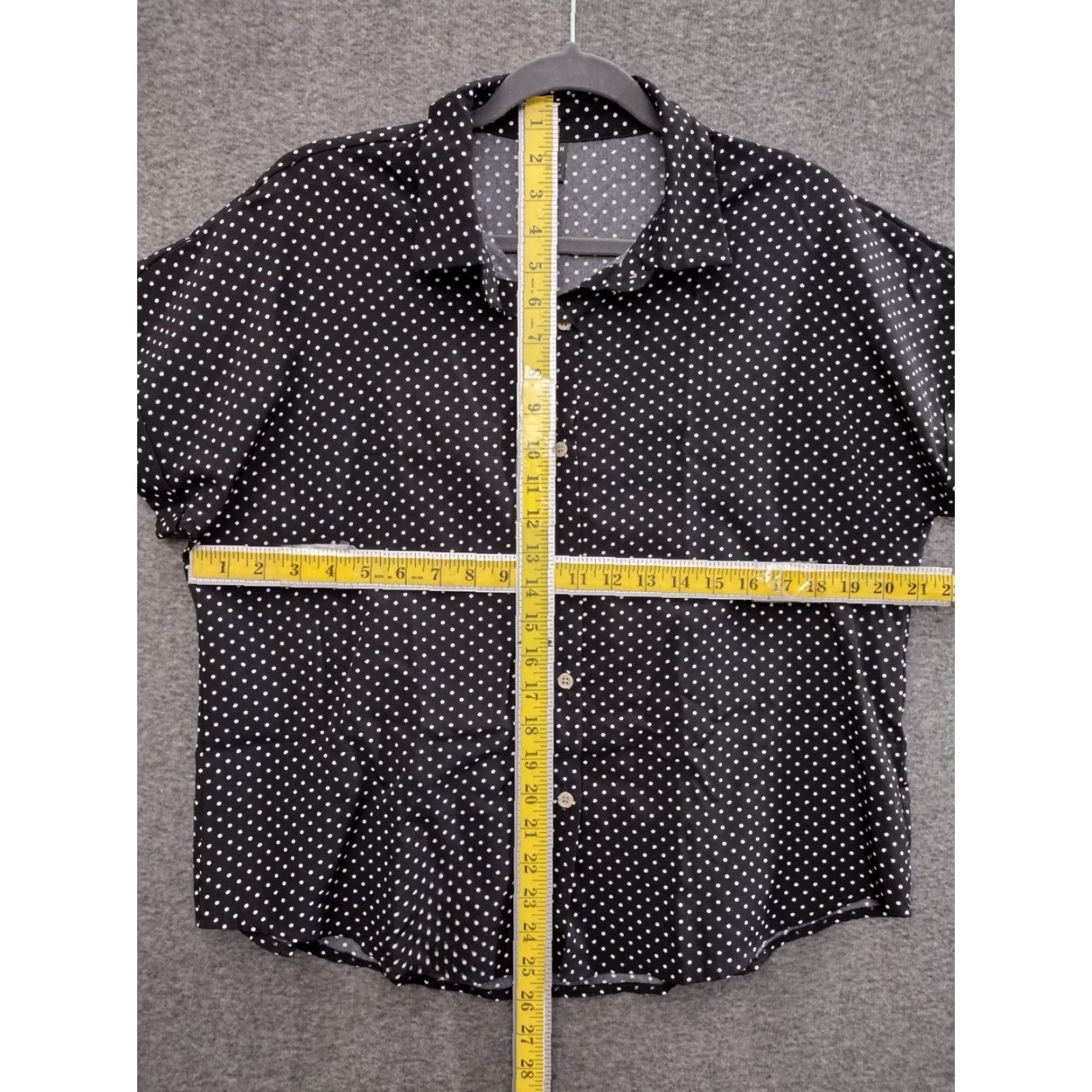Shein Shein Women’s Button Up Blouse Shirt Poka Dot Black/White Size M Size M / US 6-8 / IT 42-44 - 4 Thumbnail