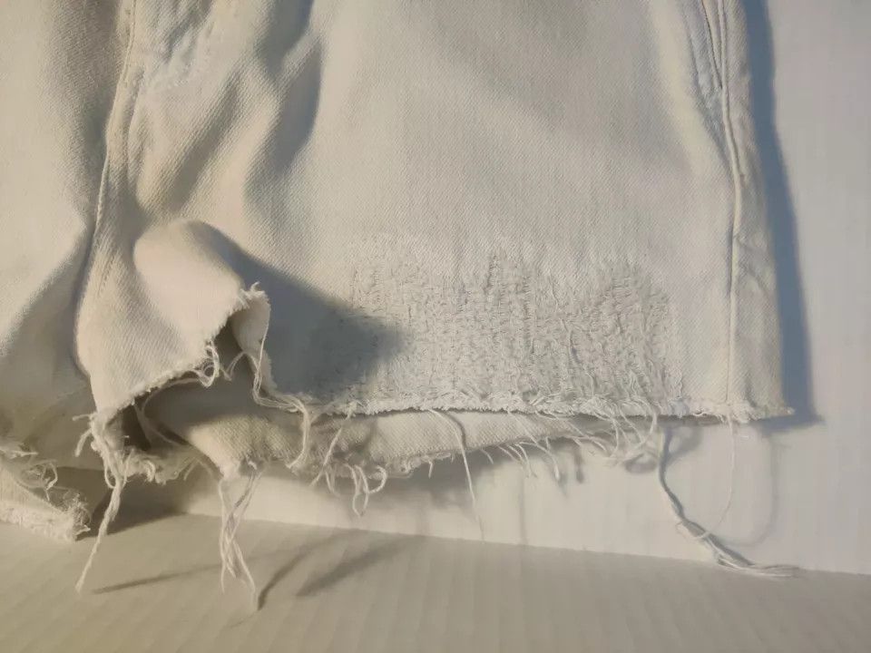 Saint Laurent Paris o1bcso1str0924 Baggy Shorts in White Size US 32 / EU 48 - 2 Thumbnail