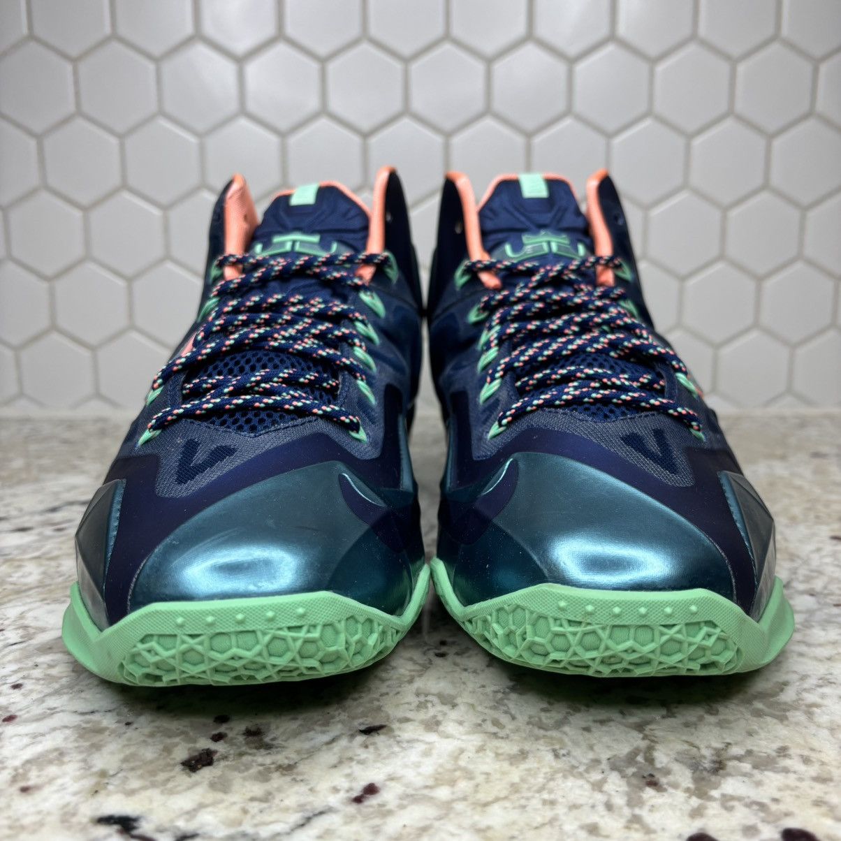 Nike Size 10.5-Nike LeBron 11 Akron vs. Miami Lightly Worn W/Box Size US 10.5 / EU 43-44 - 4 Thumbnail