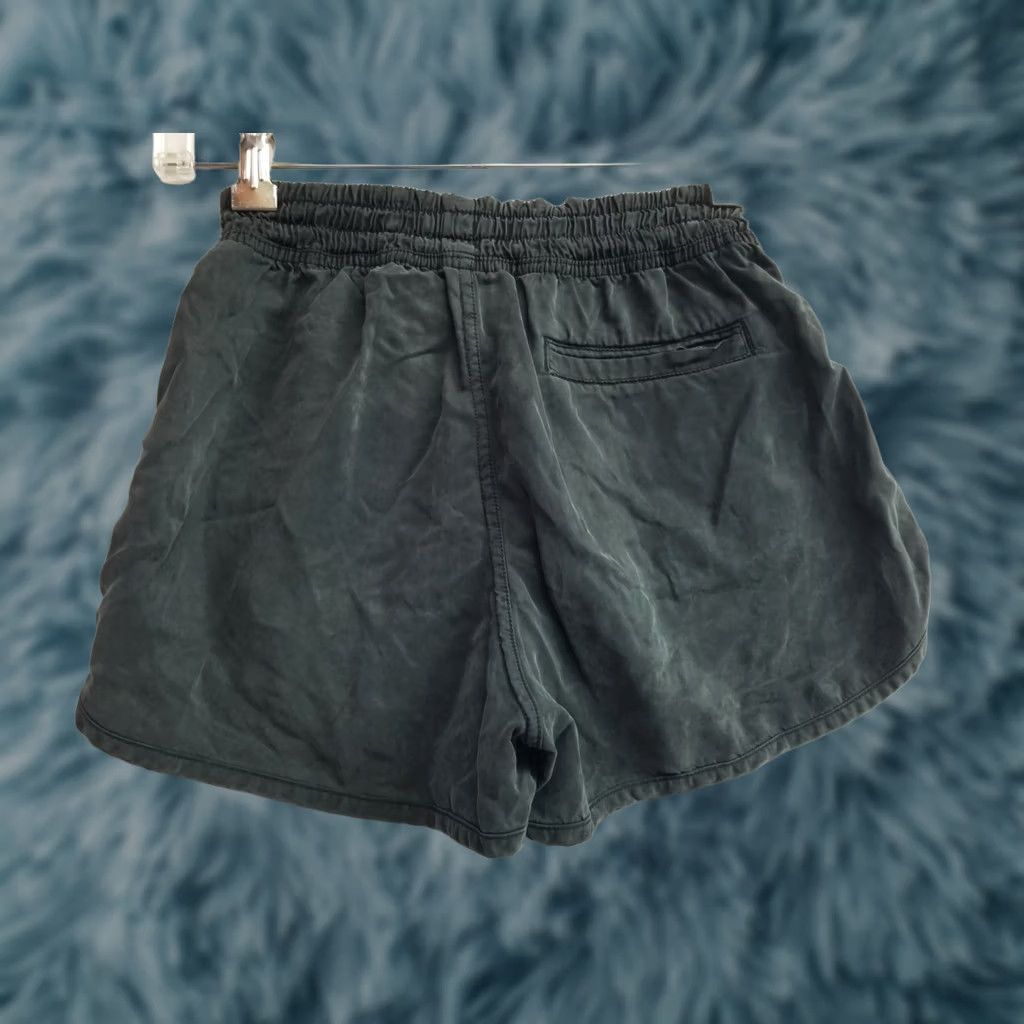 Lululemon Lululemon Athletic Shorts Womens Size 2 Black Elastic Waist Pockets Drawstring Activewear Gym Running 2 Size 26" / US 2 / IT 38 - 1 Thumbnail
