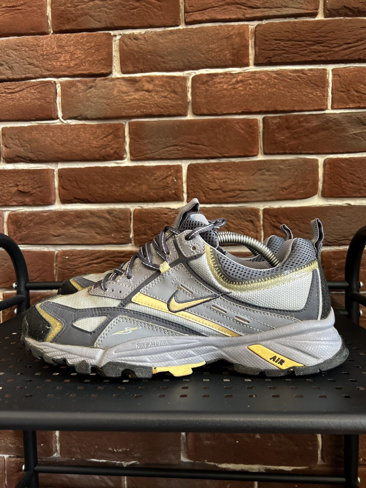 Nike ACG Nike ACG Y2k Vintage 2005 Og Low Sneakers Hype Outdoor Rare Size US 9 / EU 42 - 1 Thumbnail