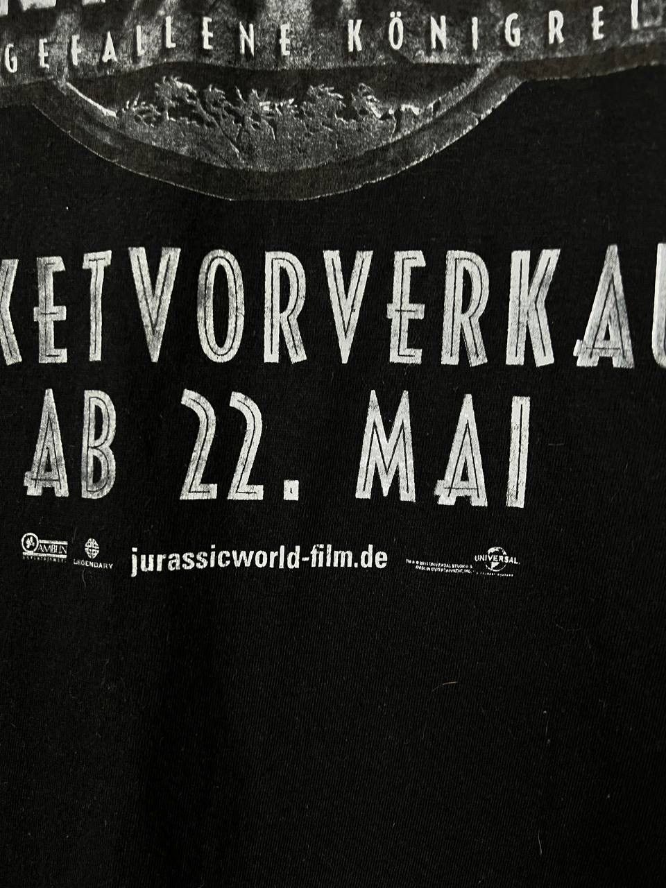 Vintage Jurassic World Park t-shirts size M Size US M / EU 48-50 / 2 - 4 Thumbnail