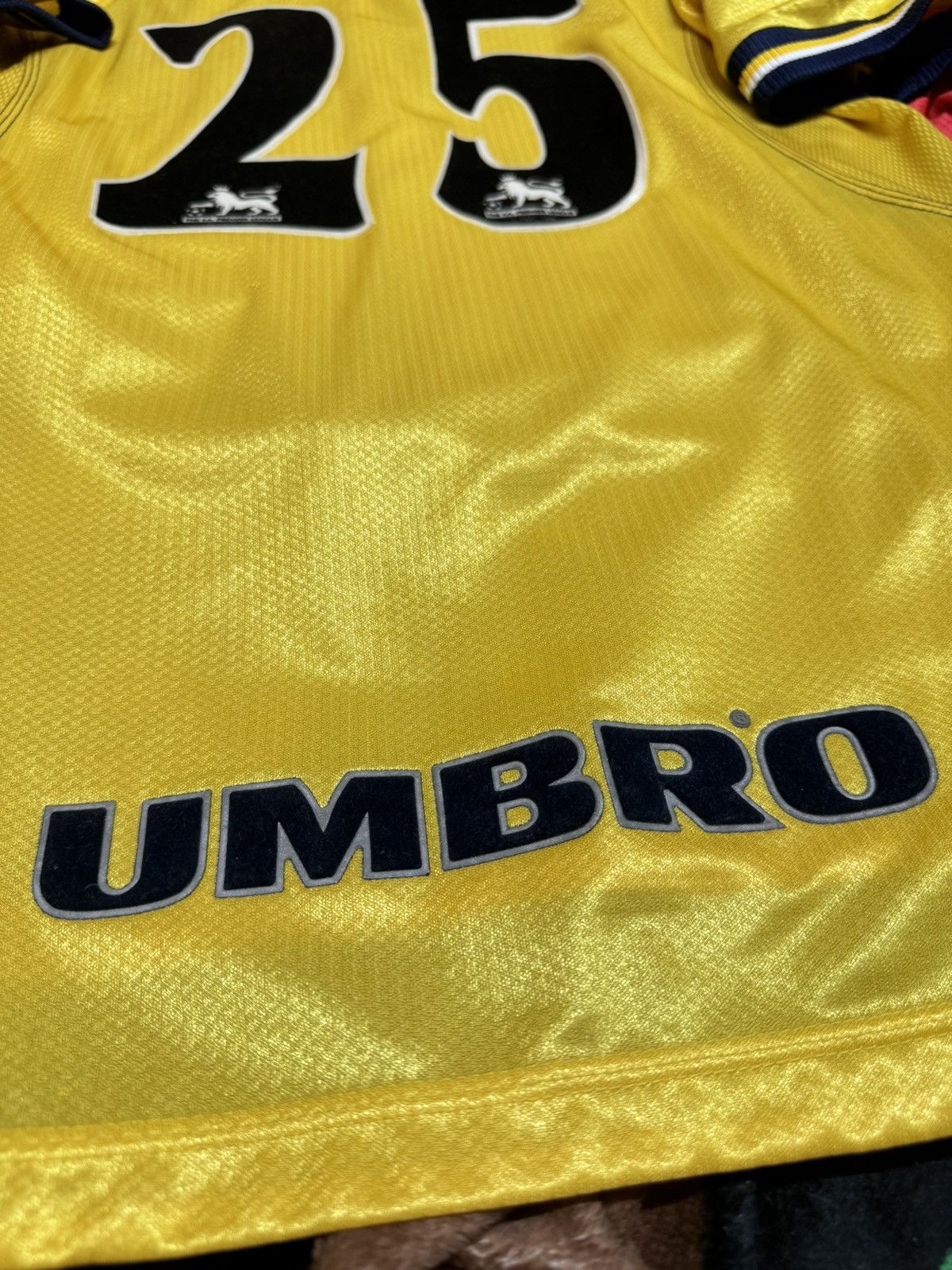 Umbro × Vintage Chelsea 99/00 away shirt #25 Zola Size US M / EU 48-50 / 2 - 8 Thumbnail