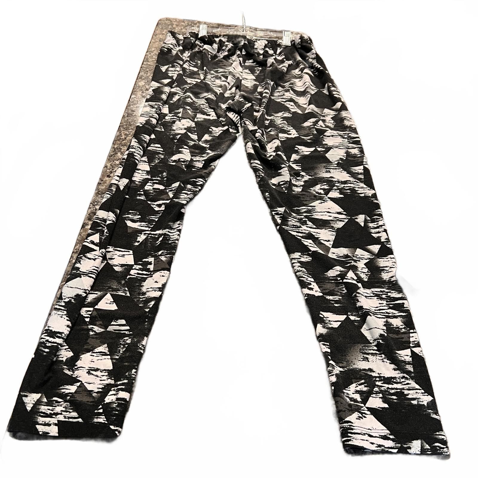 Other No Boundaries Women's Black and White Patterned Leggings, L Size 36" / US 14 / IT 50 - 1 Thumbnail