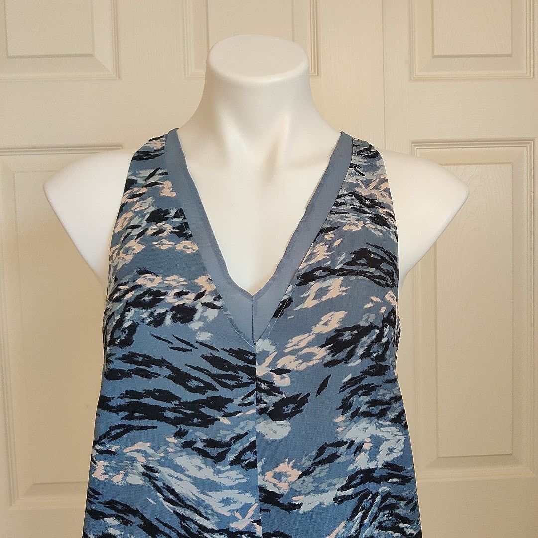 Banana Republic Banana Republic double V-neck sleeveless blouse sz S Size S / US 4 / IT 40 - 2 Thumbnail