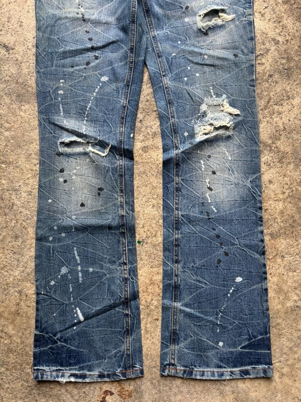 Japanese Brand 2000s Lowbox Paint Splatter Distressed Bootcut Jeans Size US 30 / EU 46 - 4 Thumbnail