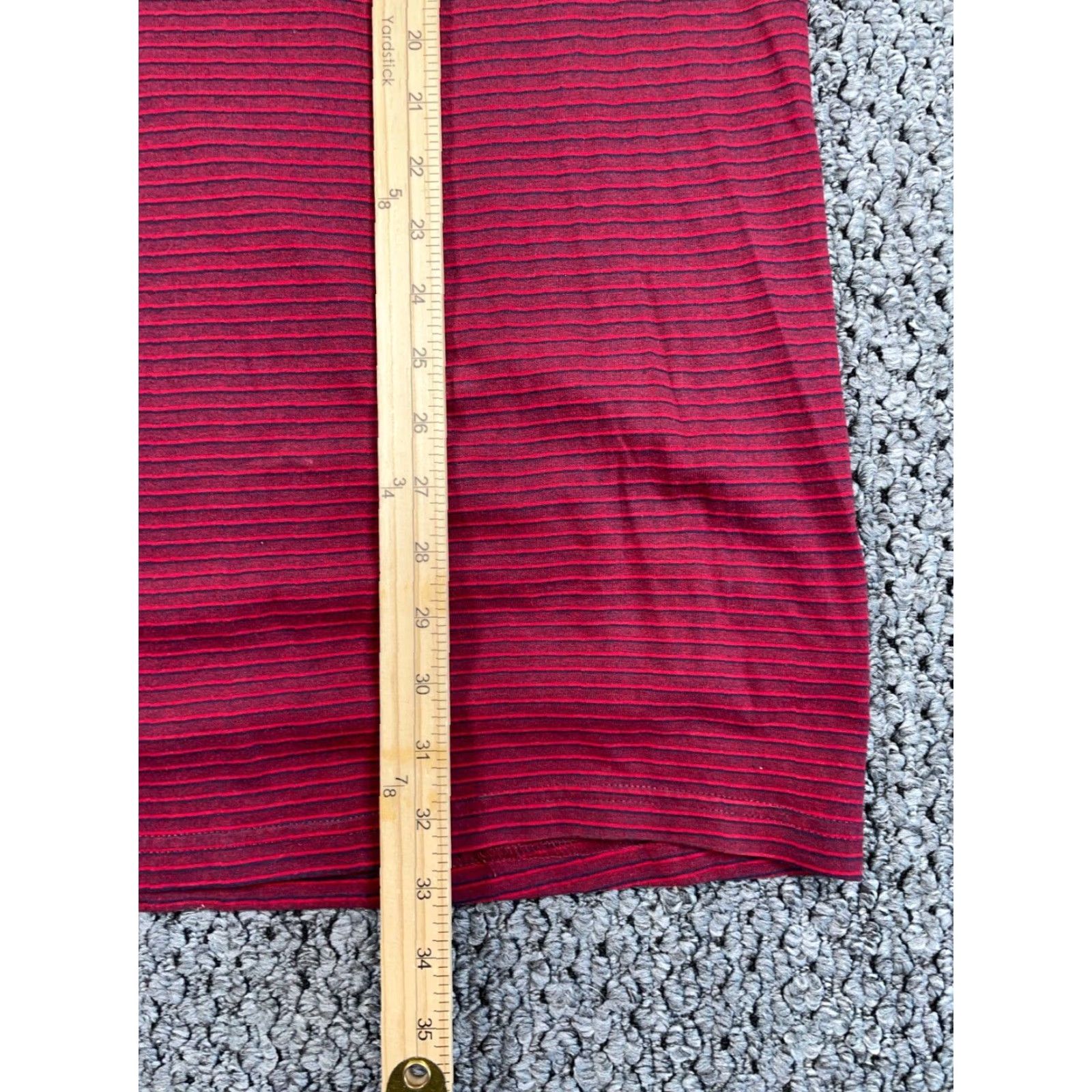 Vintage VINTAGE VTG Elongated Striped Pattern T-Shirt Adult XL Red Black Crewneck Skater Y2K Mens Size US XL / EU 56 / 4 - 7 Thumbnail