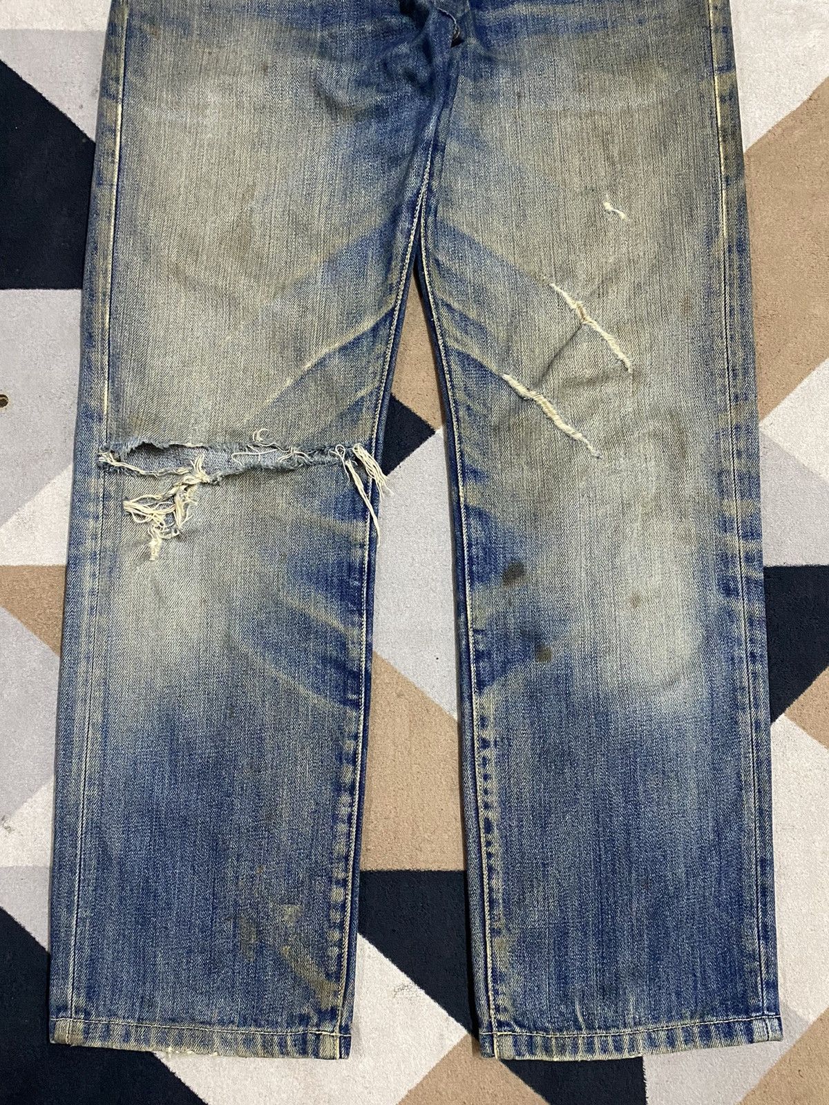 Japanese Brand Vintage Uniqlo Mud Wash Distressed Loose Jeans Size US 32 / EU 48 - 5 Thumbnail