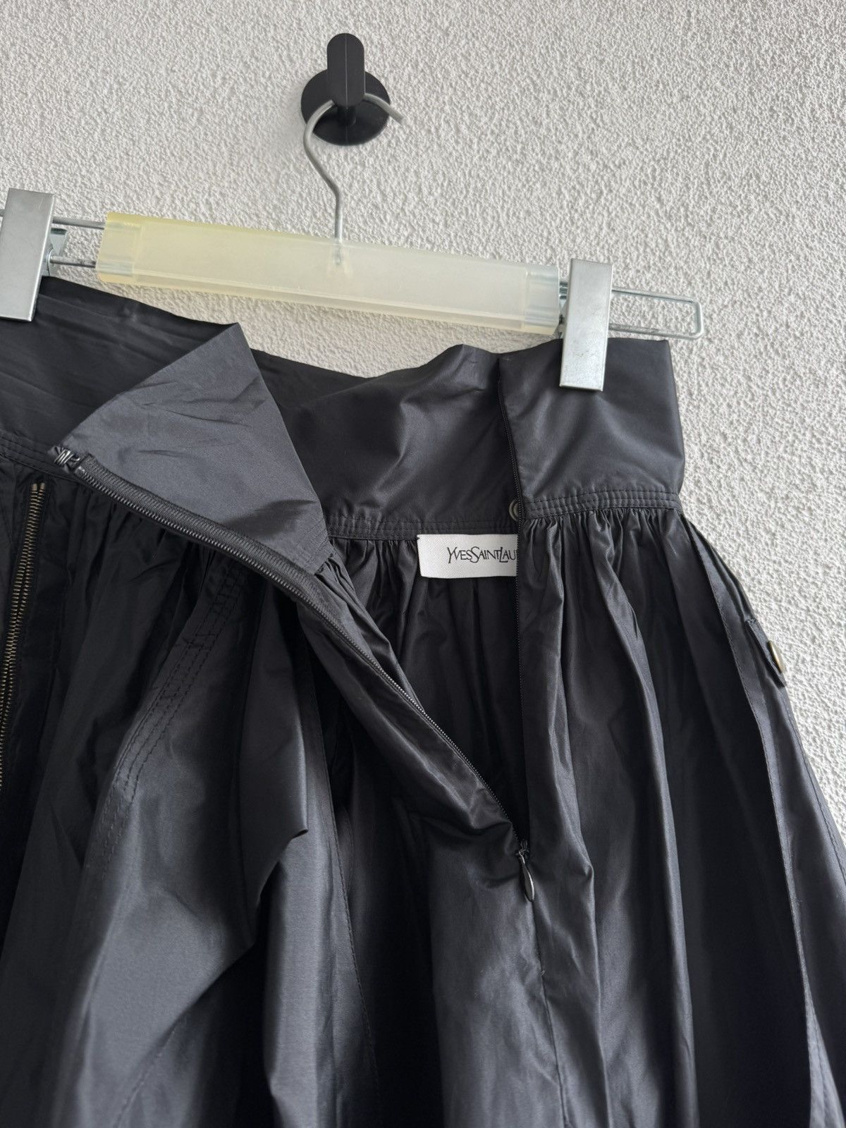 Yves Saint Laurent Yves Saint Laurent YSL Black Skirt High Waist Cargo Pocket Size 26" / US 2 / IT 38 - 18 Thumbnail