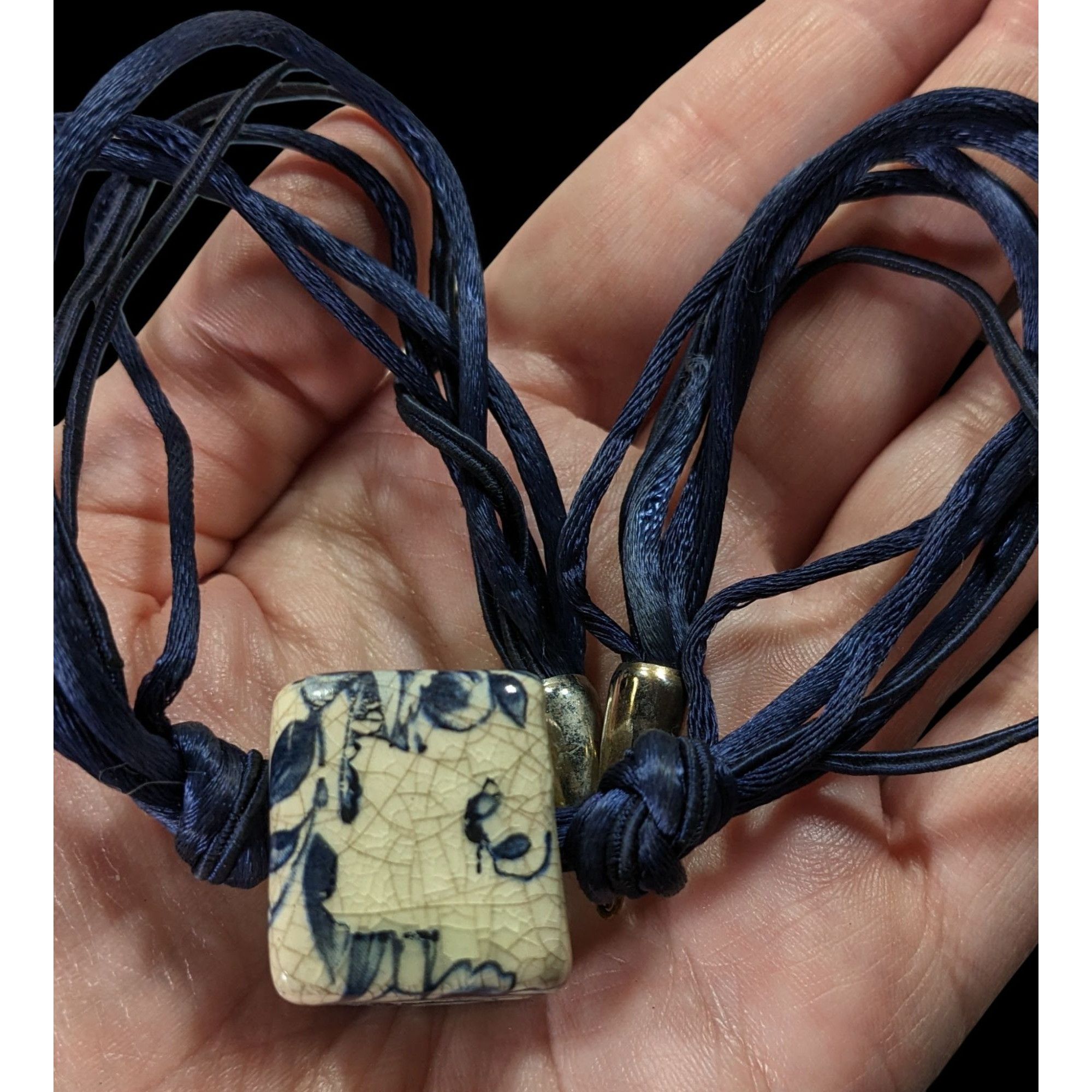 Other Vintage Handcrafted Ceramic Floral Distressed Pendant Neckla Size ONE SIZE - 3 Thumbnail