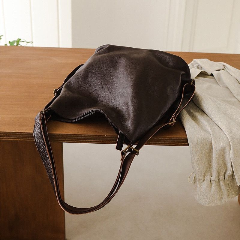 image of New Leather Large Capacity Tote Bag in Brown, Women's