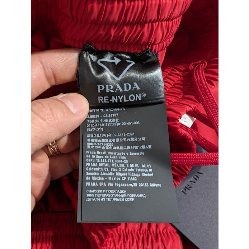 Prada o1rshd1 RE-Nylon Piuma Trousers in Red Size US 36 / EU 52 - 17 Thumbnail