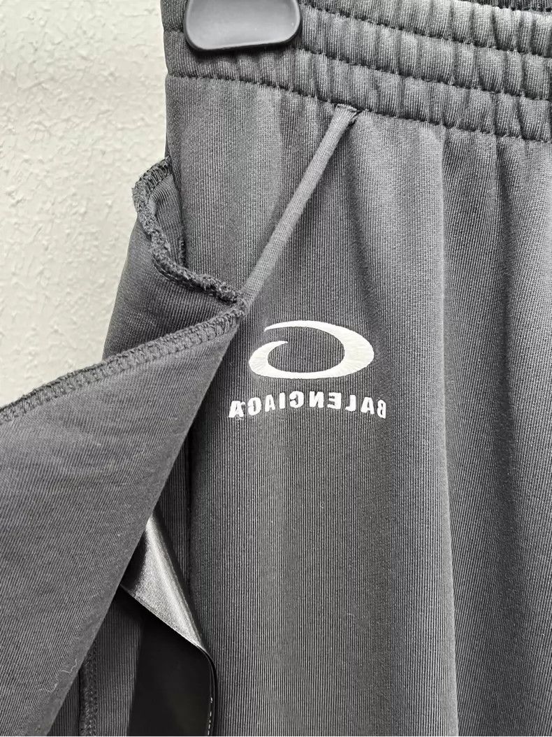 Balenciaga Balenciaga size XS Embroidered logo reverse sweatpants gra Size US 27 - 3 Thumbnail