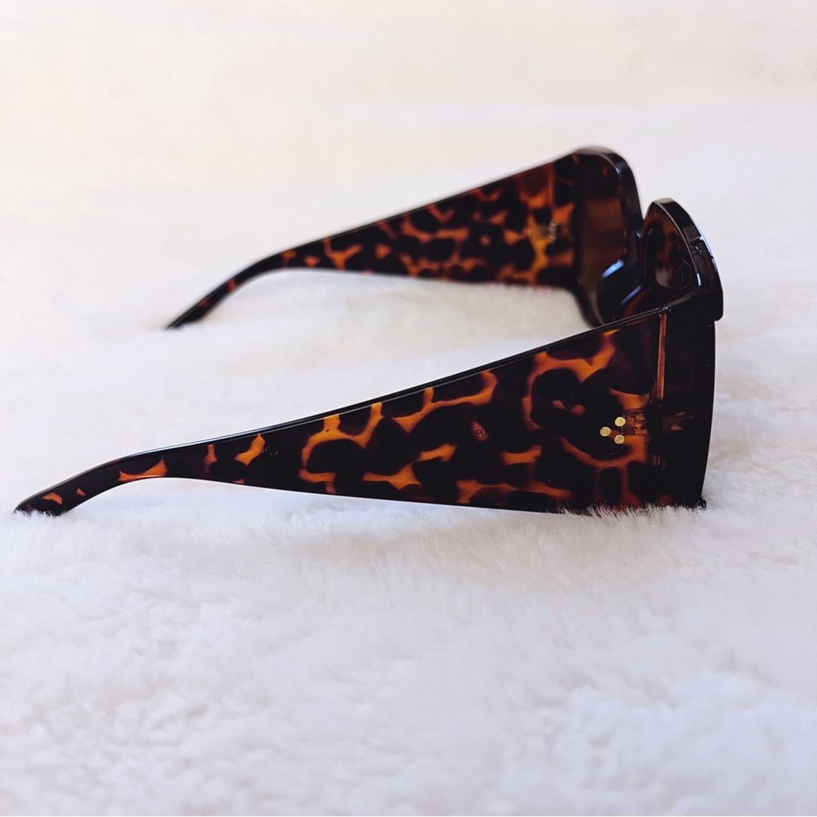 Other Fiona Brown Oversized Rectangle Thick Sunglasses Size ONE SIZE - 7 Thumbnail
