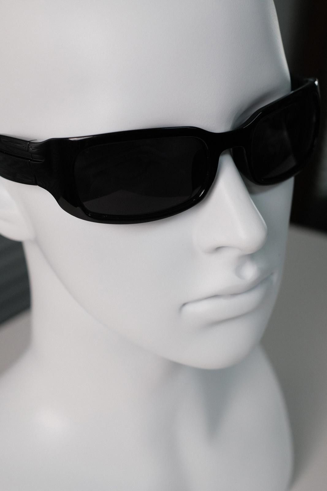 Japanese Brand Vtg Vintage Y2k Avant Garde Black Rectangle Sunglasses OS Size ONE SIZE - 7 Thumbnail