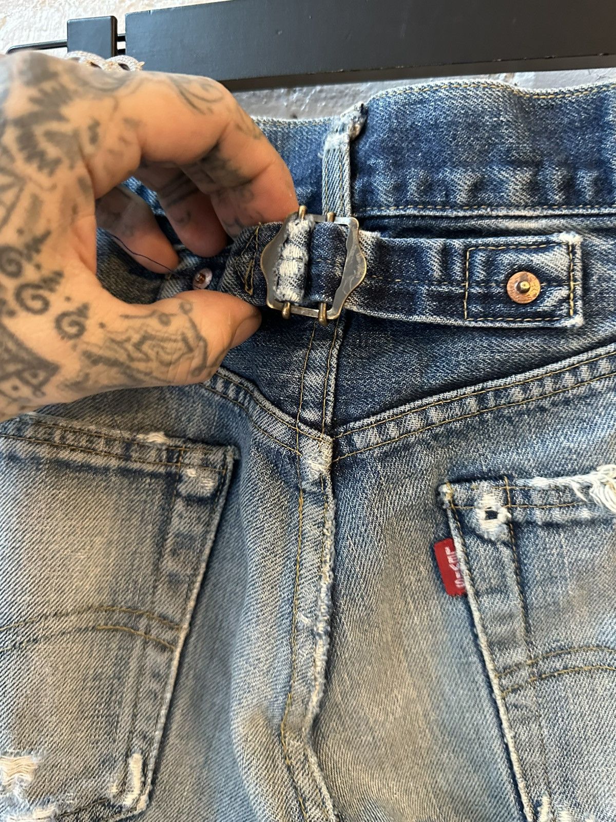 Levi's Vintage Clothing Vintage 60s Levi thrashed blue jeans buckle back Size US 33 - 10 Thumbnail