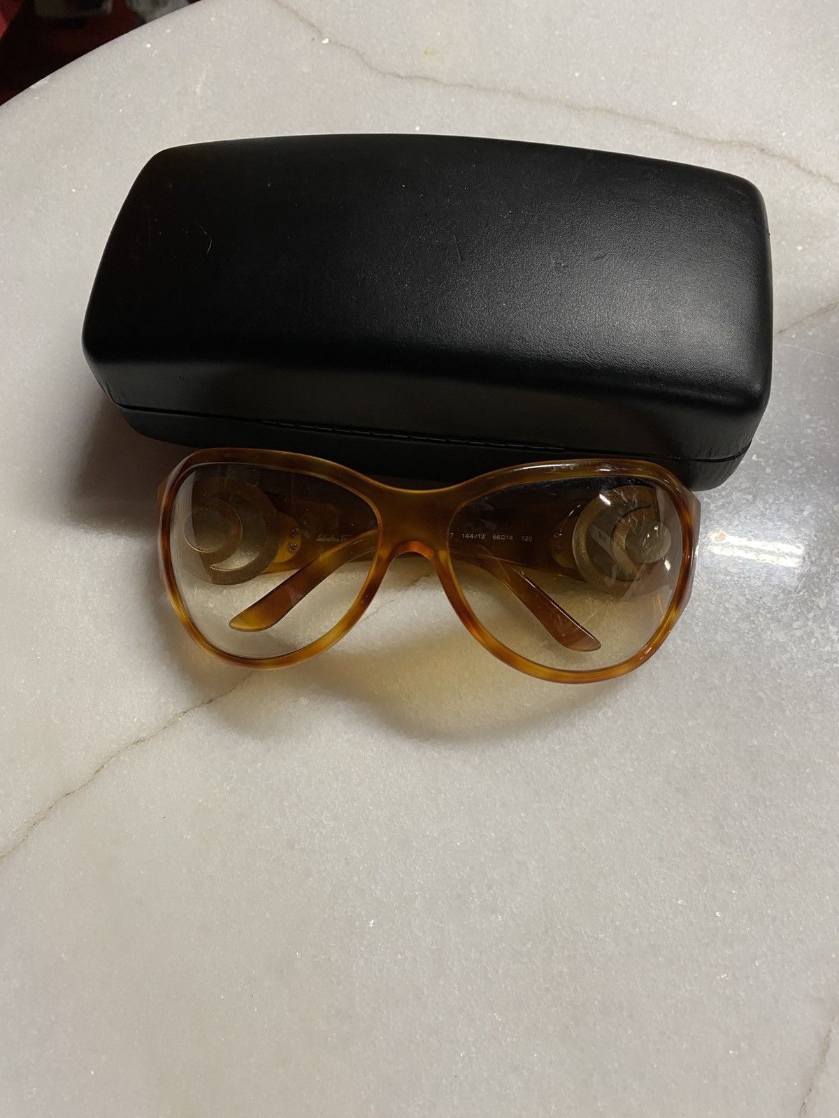 Designer Salvatore Ferragamo Women’s Round Sunglasses Shades Size ONE SIZE - 7 Thumbnail