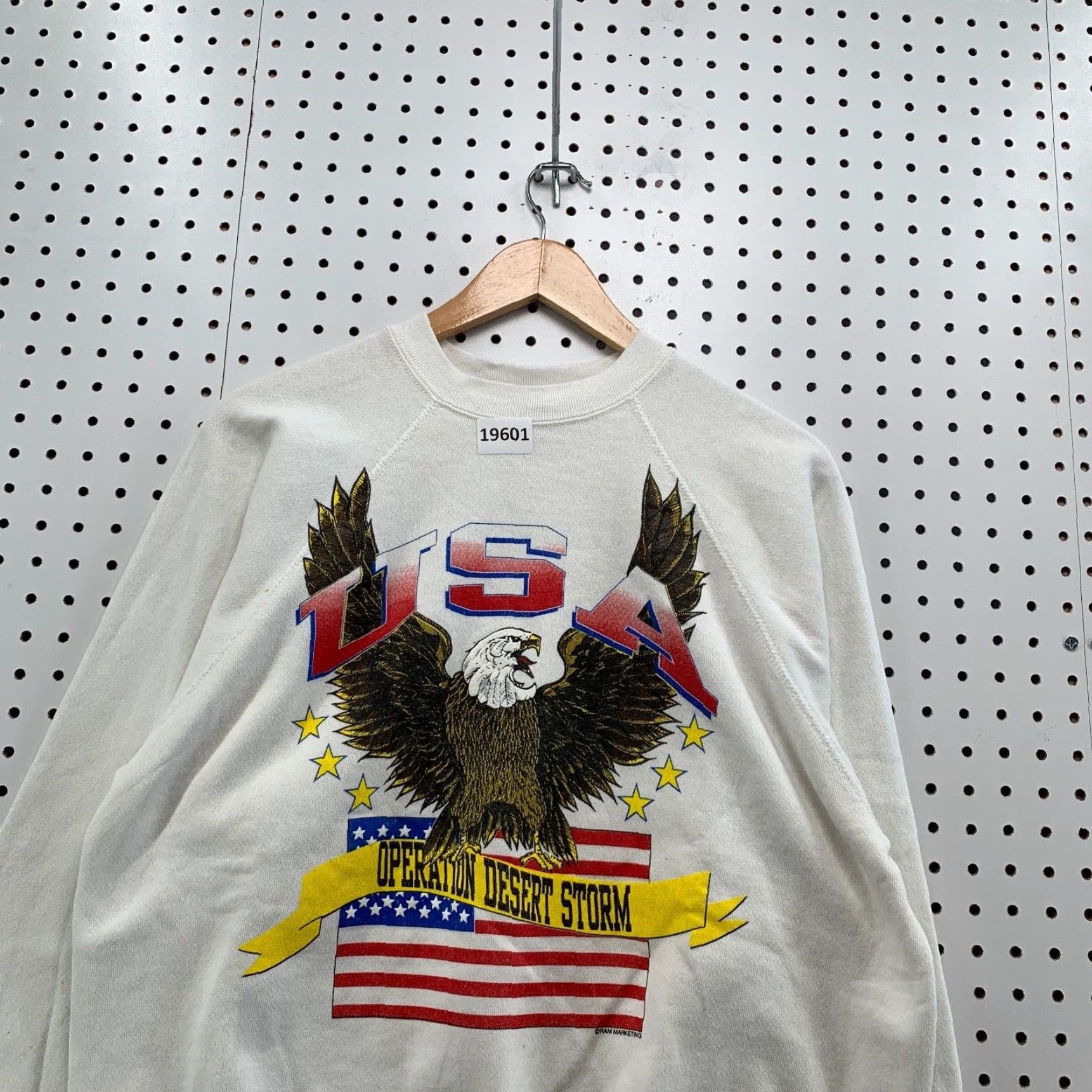 Vintage Vintage 90s Desert Storm Crewneck Sweatshirt Men's Large White Army USA Fleece Pullover Long Sleeve Size US L / EU 52-54 / 3 - 2 Thumbnail