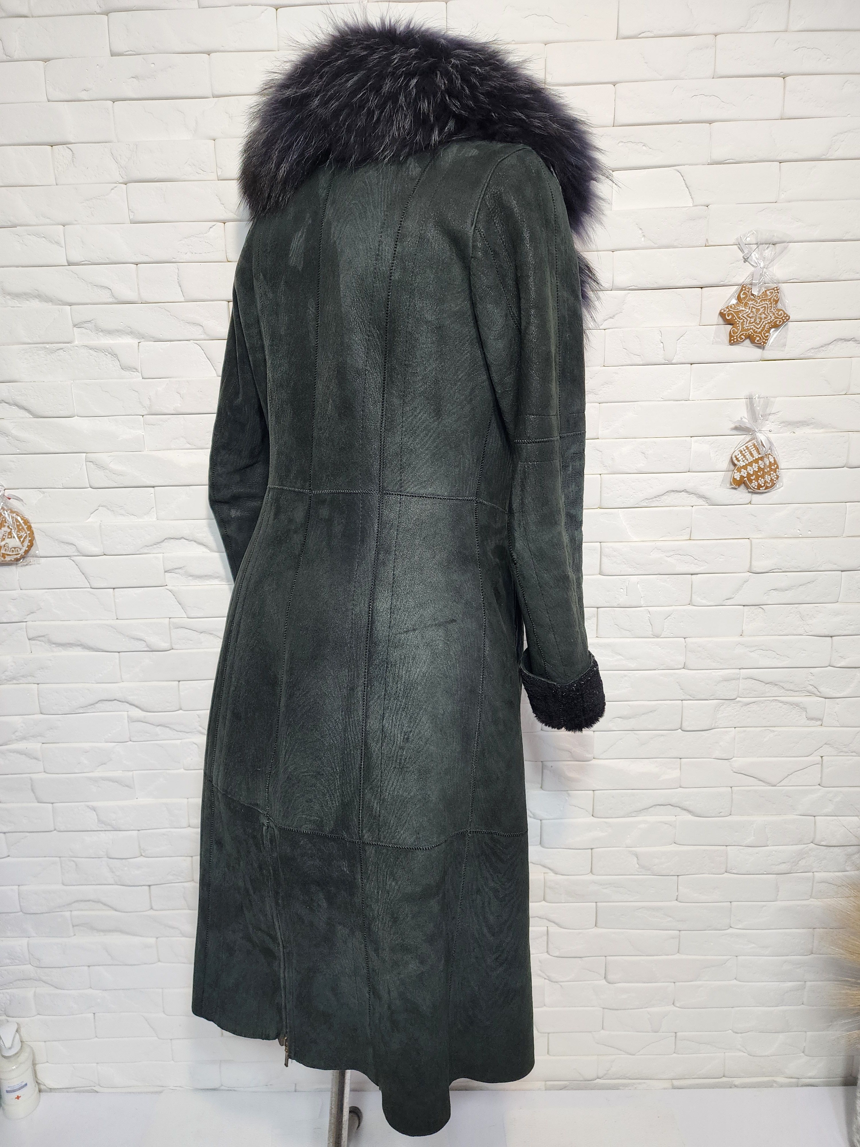 Furla Black Sheepskin Coat: Women's Genuine Fur, Button Front Size M / US 6-8 / IT 42-44 - 5 Thumbnail