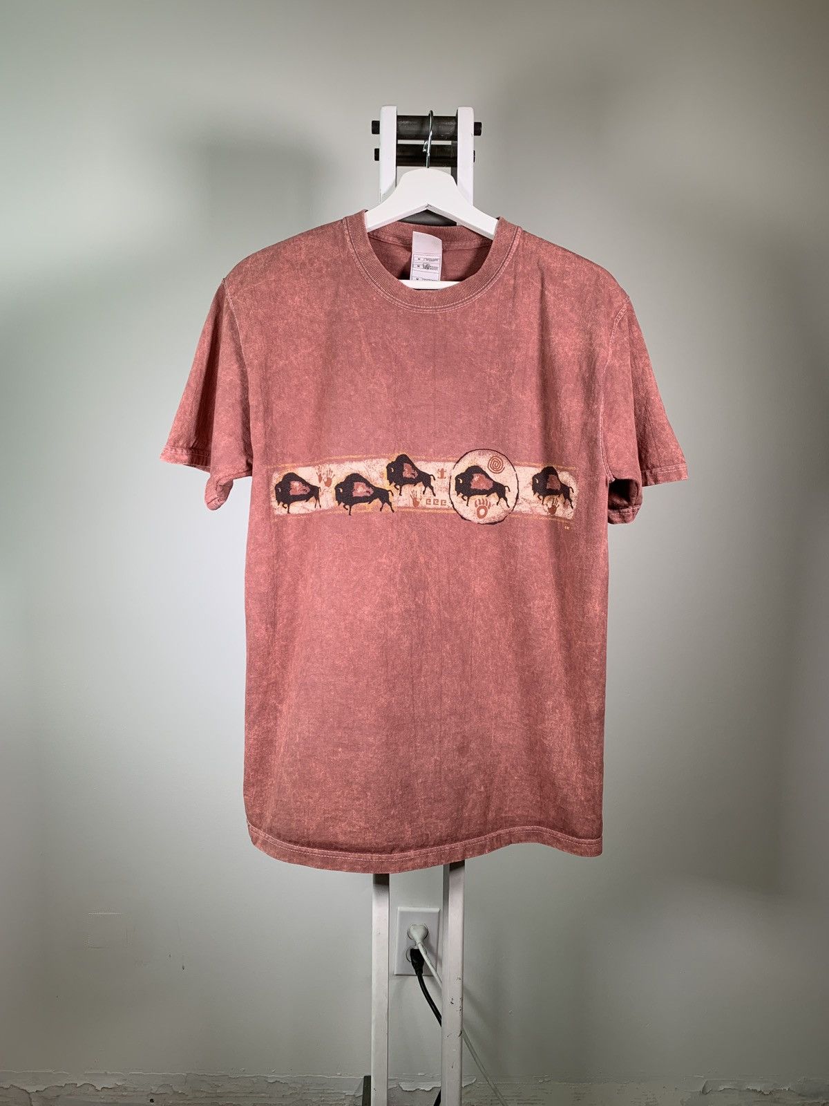 Vintage Vintage Bison Cave Drawing Art Souvenir T Shirt Overdye y2k Size US M / EU 48-50 / 2 - 2 Thumbnail