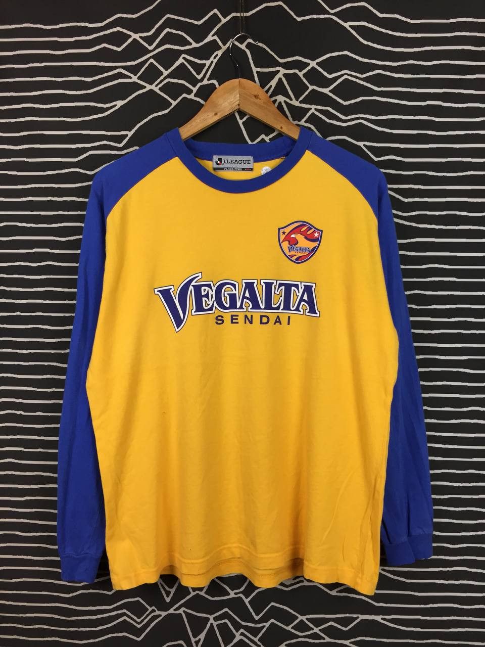 Japanese Brand Vtg Flags Town J.League Vegalta Sendai Raglan Tee Size US M / EU 48-50 / 2 - 1 Thumbnail