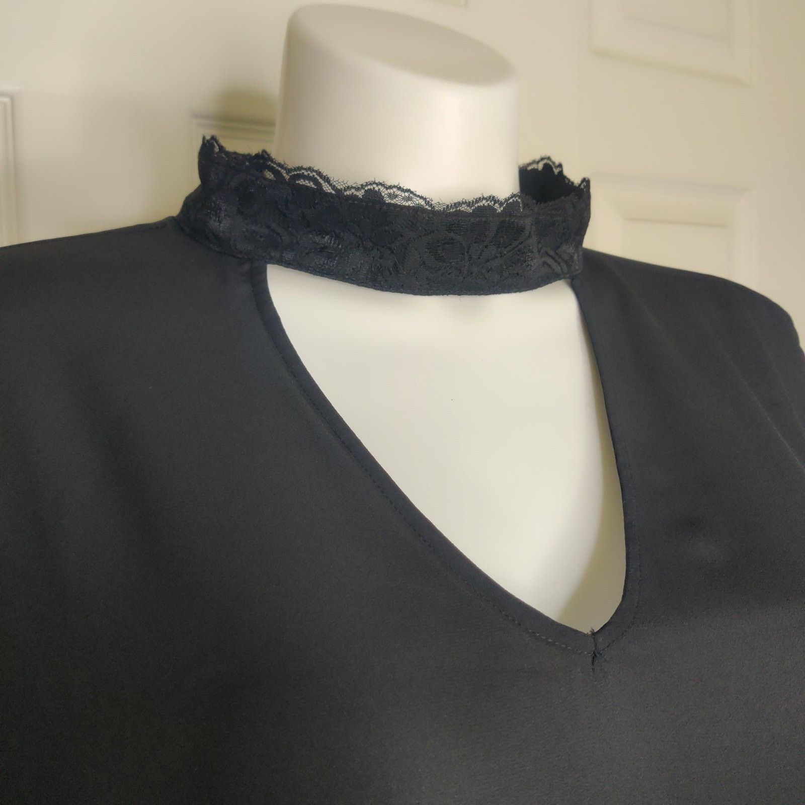 Torrid Torrid Georgette lace trimmed mock neck keyhole blouse sz 3 Size 3XL / US 20-22 - 3 Thumbnail