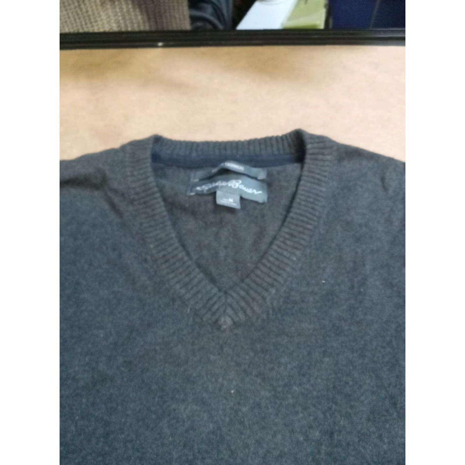 Eddie Bauer Eddie Bauer Mens M Gray Cotton Cashmere V-Neck Sweater Pullover Size US M / EU 48-50 / 2 - 2 Thumbnail