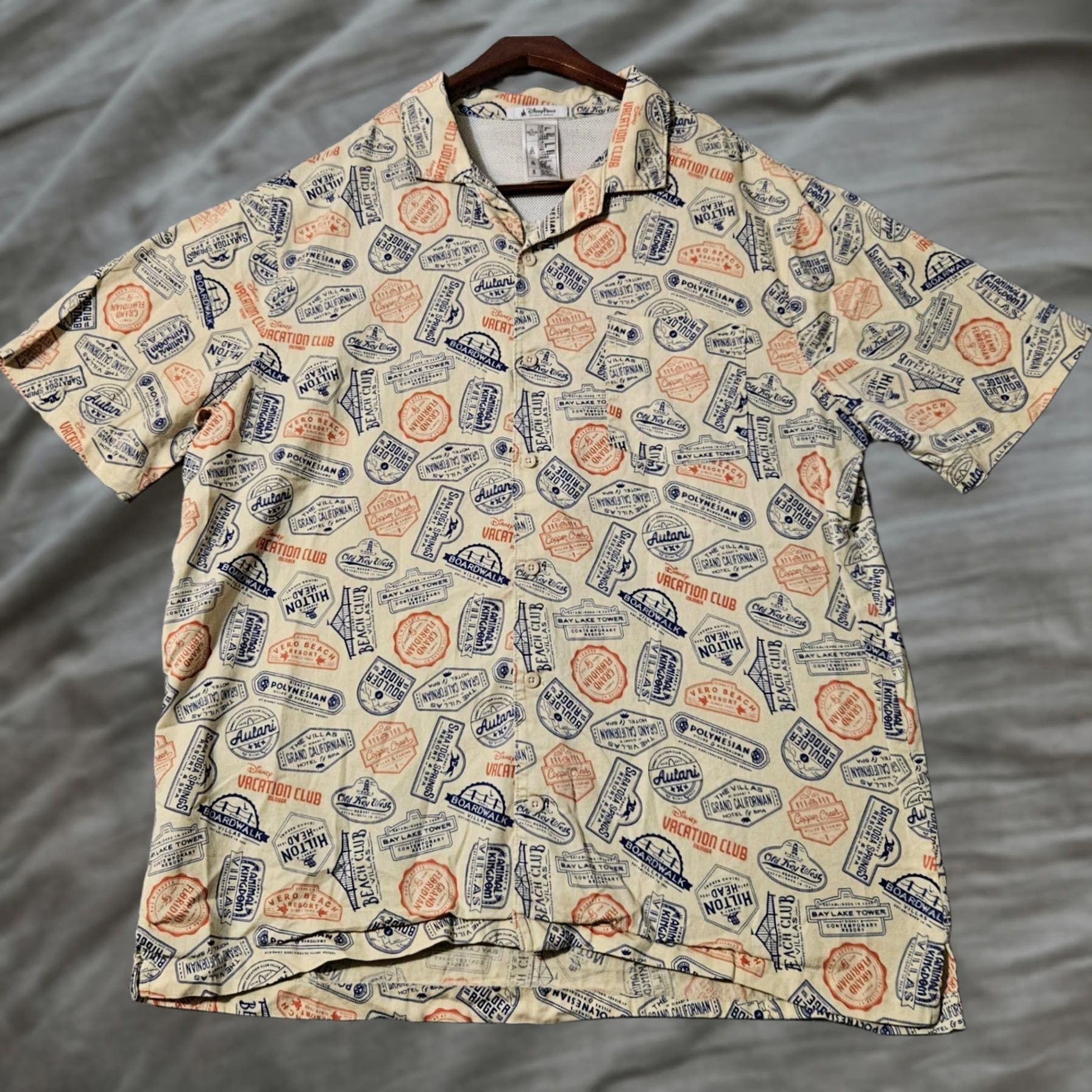 Disney Disney Parks Vacation Club Hotel Resorts Icons Mens Rayon Shirt XL Size US XL / EU 56 / 4 - 1 Thumbnail