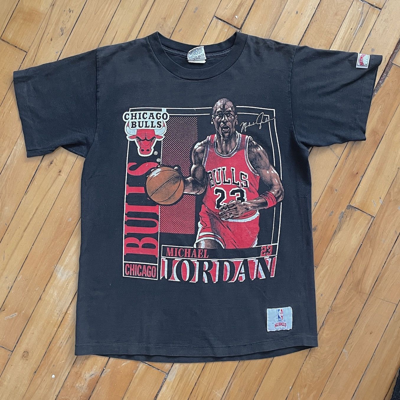 Nutmeg Mills Chicago Bulls Michael Jordan Nutmeg Mills T Shirt Size US L / EU 52-54 / 3 - 1 Preview