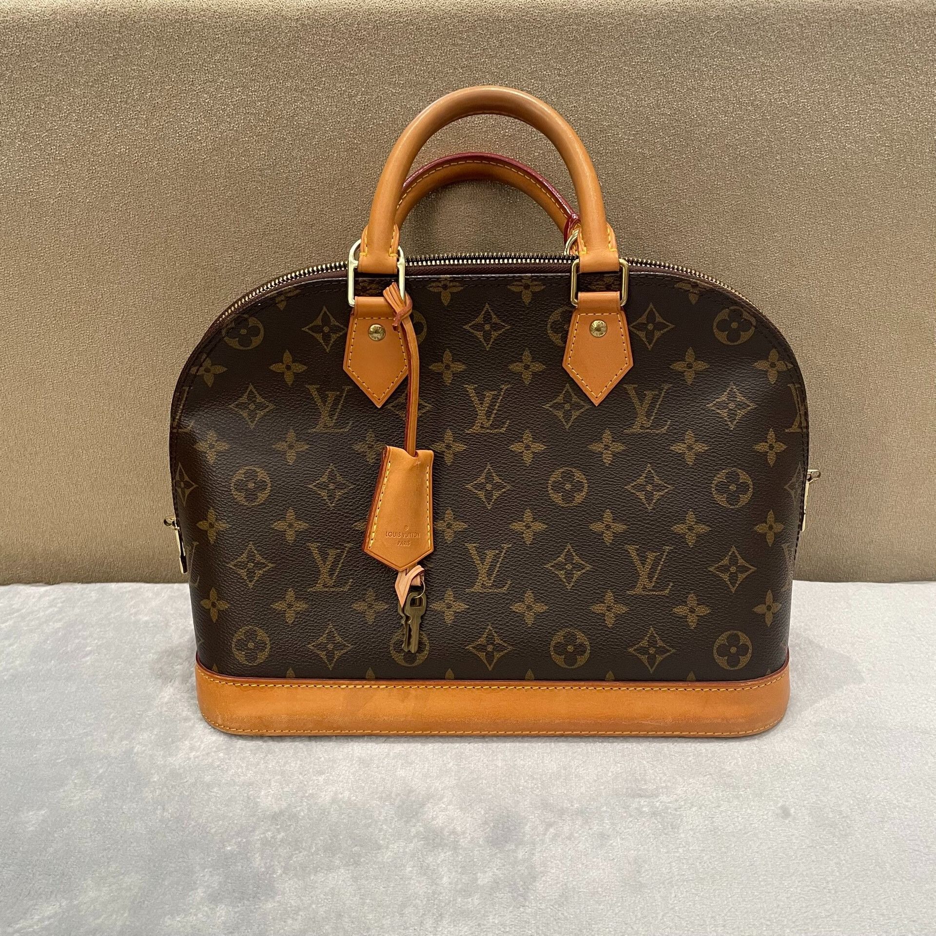 Louis Vuitton Pre-loved Bag Very good condition Size ONE SIZE - 1 Thumbnail
