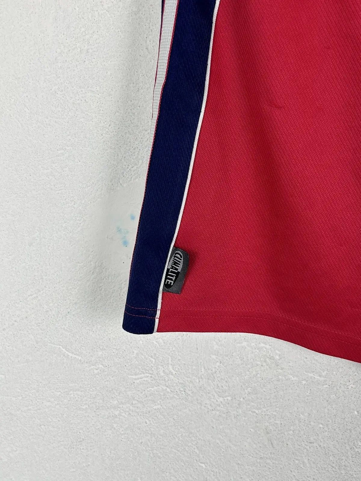 Adidas 90s Vintage Adidas x F.C. Bayern Munchen Shorts In Red Size US 32 / EU 48 - 7 Thumbnail