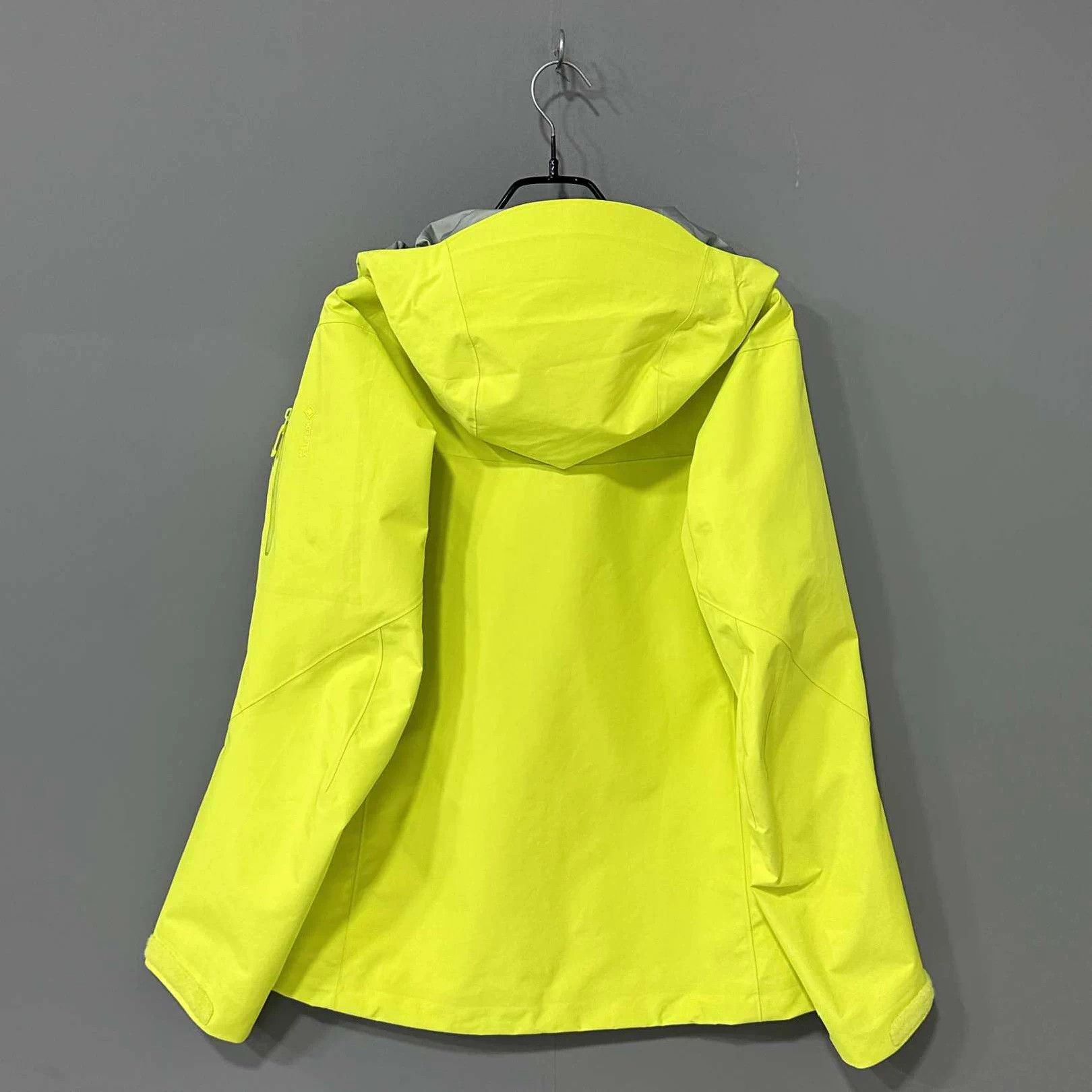 Arc'teryx Arc'teryx Alpha SV 6 Race Green M Hard Shell Jacket Size US M / EU 48-50 / 2 - 3 Thumbnail