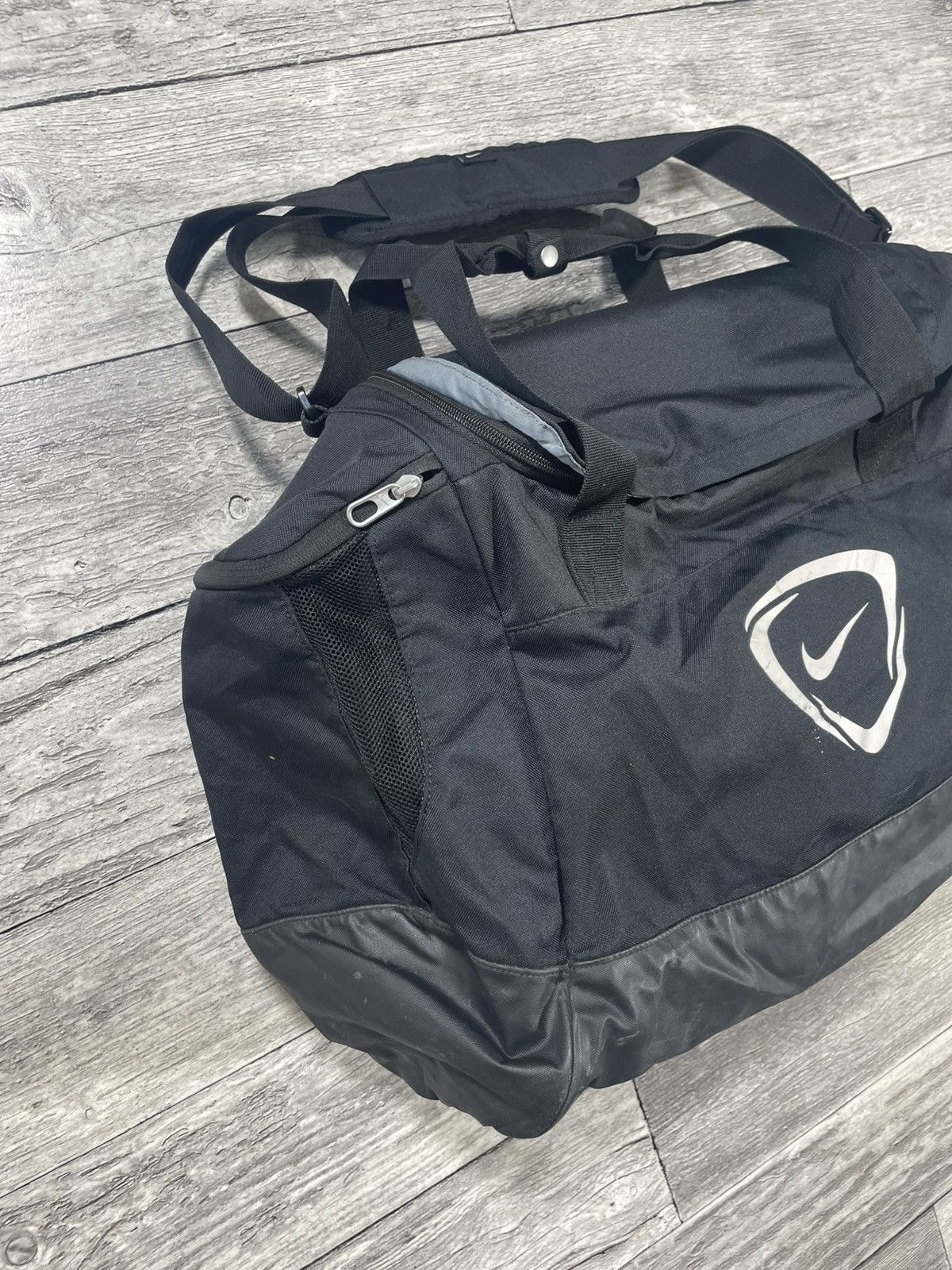 Nike Vintage Nike 2000s Sportswear Gym Big Bag Size ONE SIZE - 2 Thumbnail