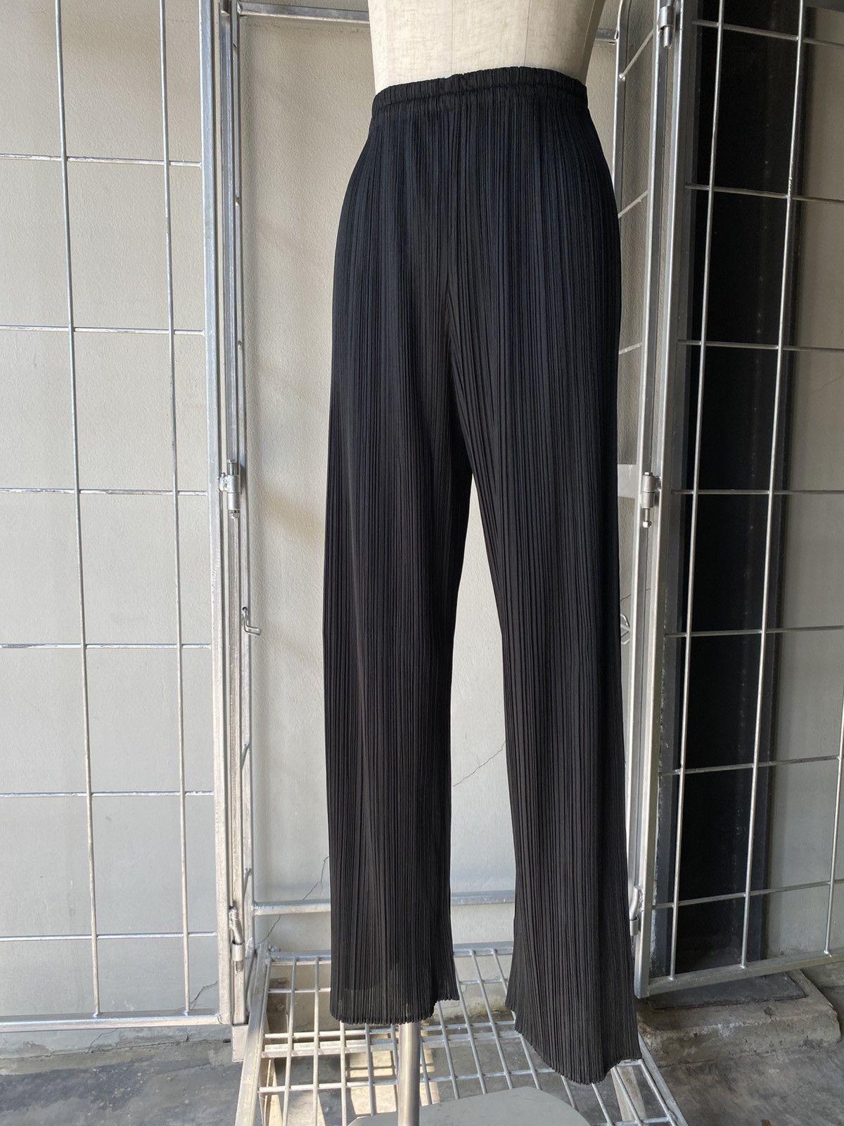 Pleats Please Issey Miyake Pleats Please Black Pleated Pants. Size 26" / US 2 / IT 38 - 11 Thumbnail