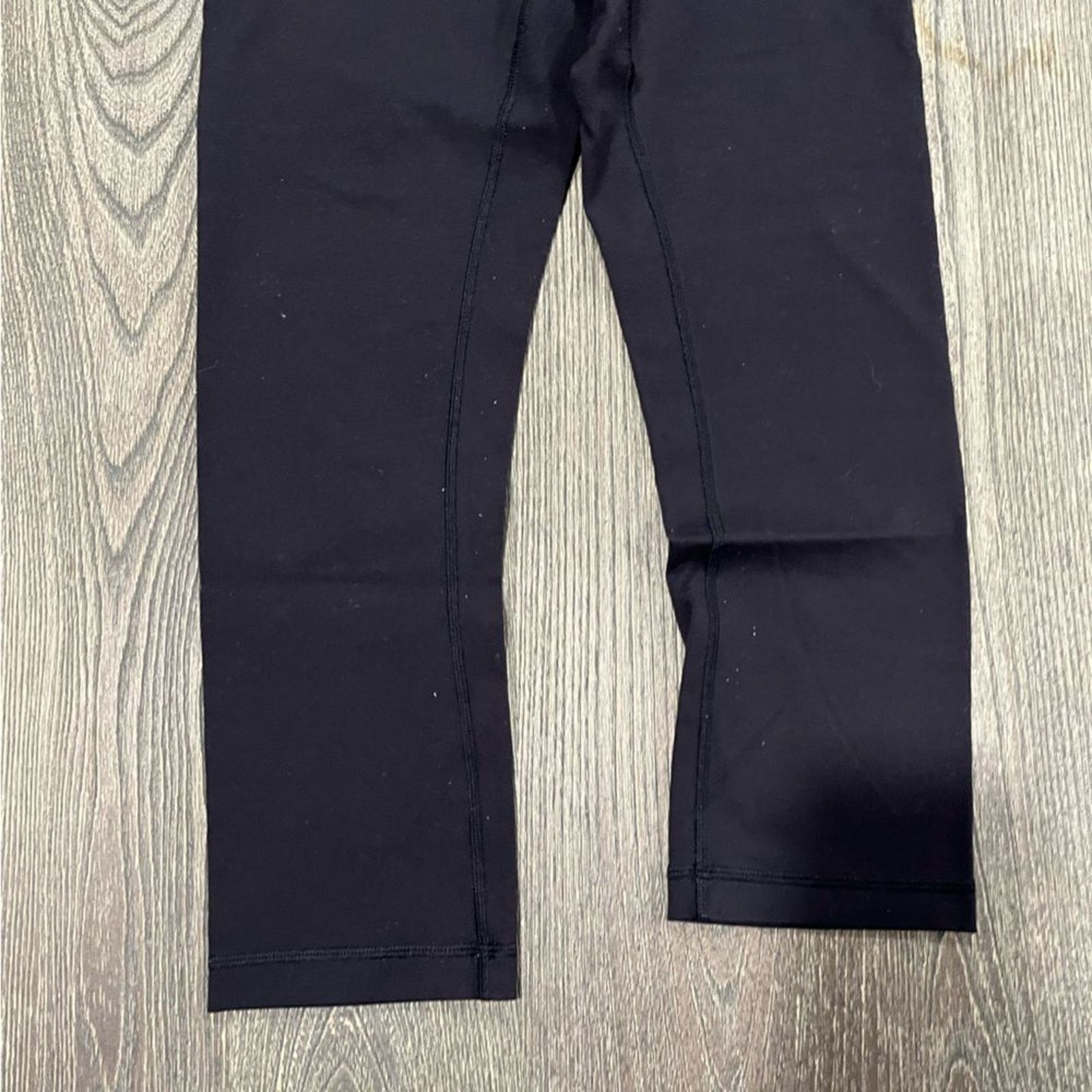 Vintage Lululemon Wunder Train Capri Leggings Stretch Black Size 6 Size 28" / US 6 / IT 42 - 2 Thumbnail