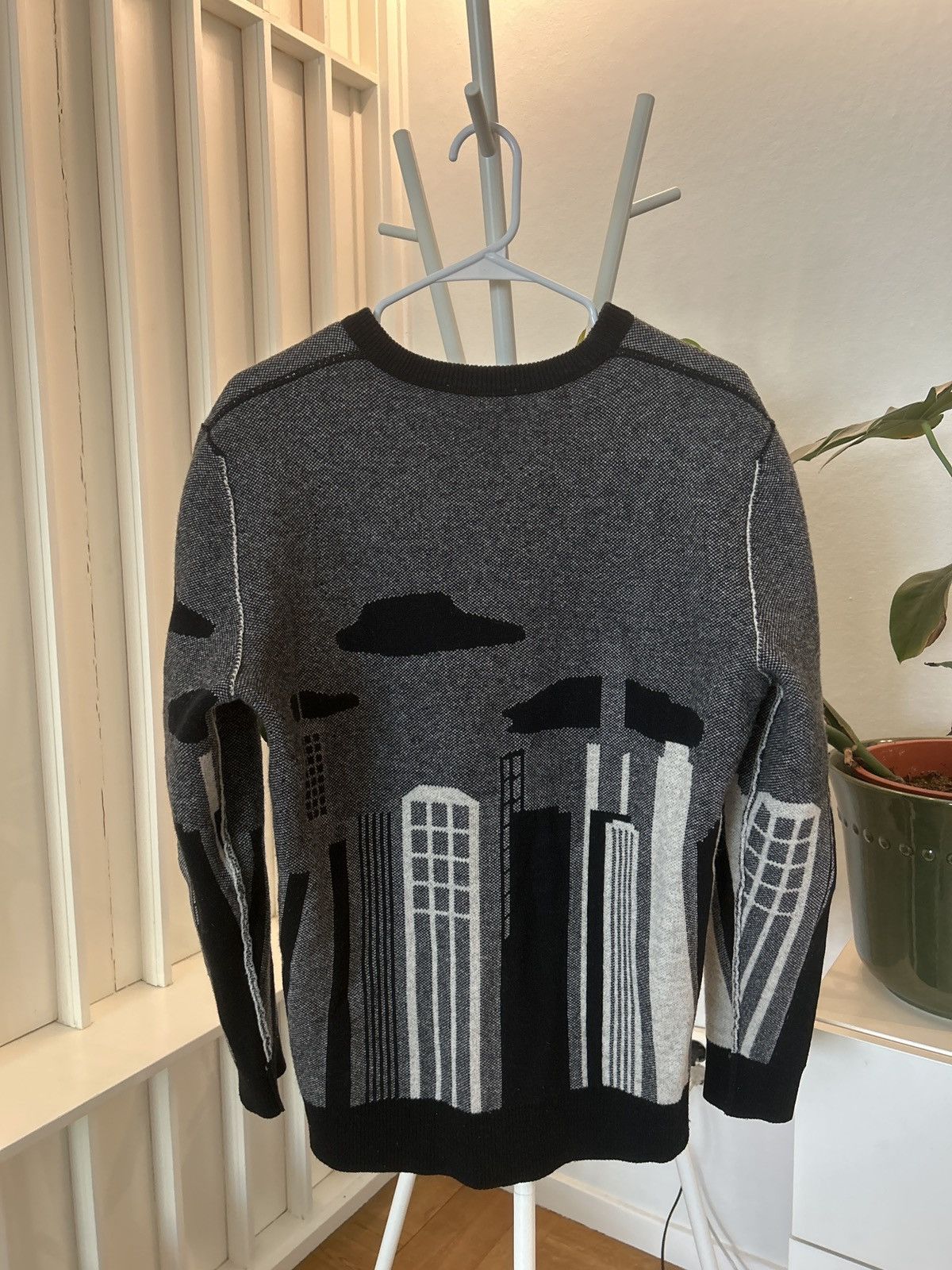 Maison Kitsune MAISON KITSUNÉ REVERSIBLE DAY & NIGHT CREW KNIT Size US M / EU 48-50 / 2 - 6 Thumbnail