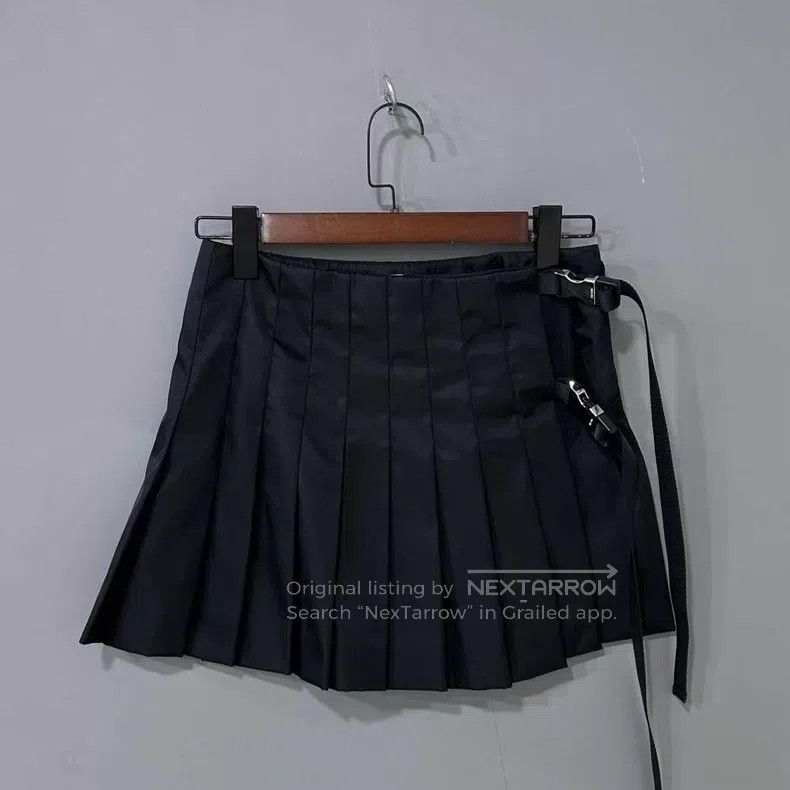Prada Prada Recycled nylon triangle logo pleated skirt Size 25" / US 0 / IT 36 - 2 Thumbnail