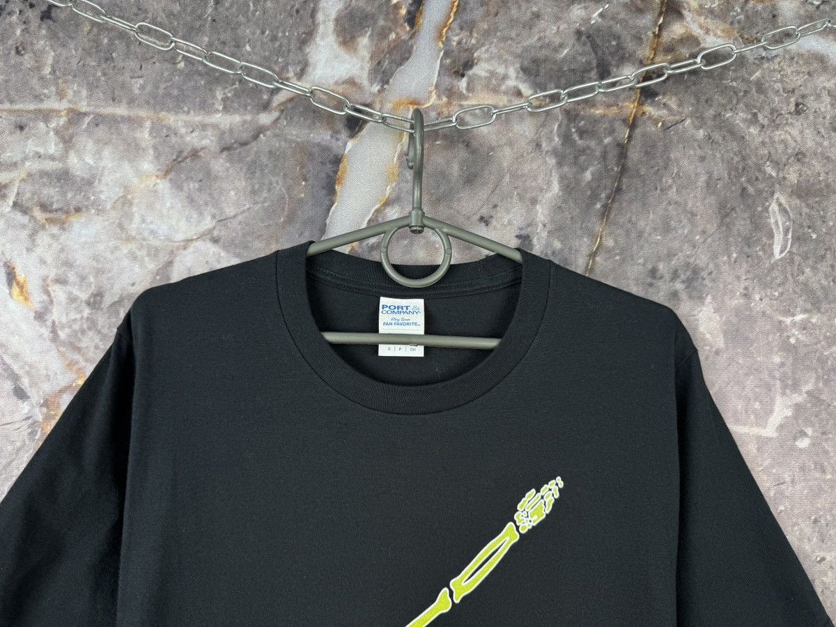 Port & Company Dabbing Skeleton Skateboard Graphic T Shirt Mens Retro Tee Size US S / EU 44-46 / 1 - 2 Thumbnail