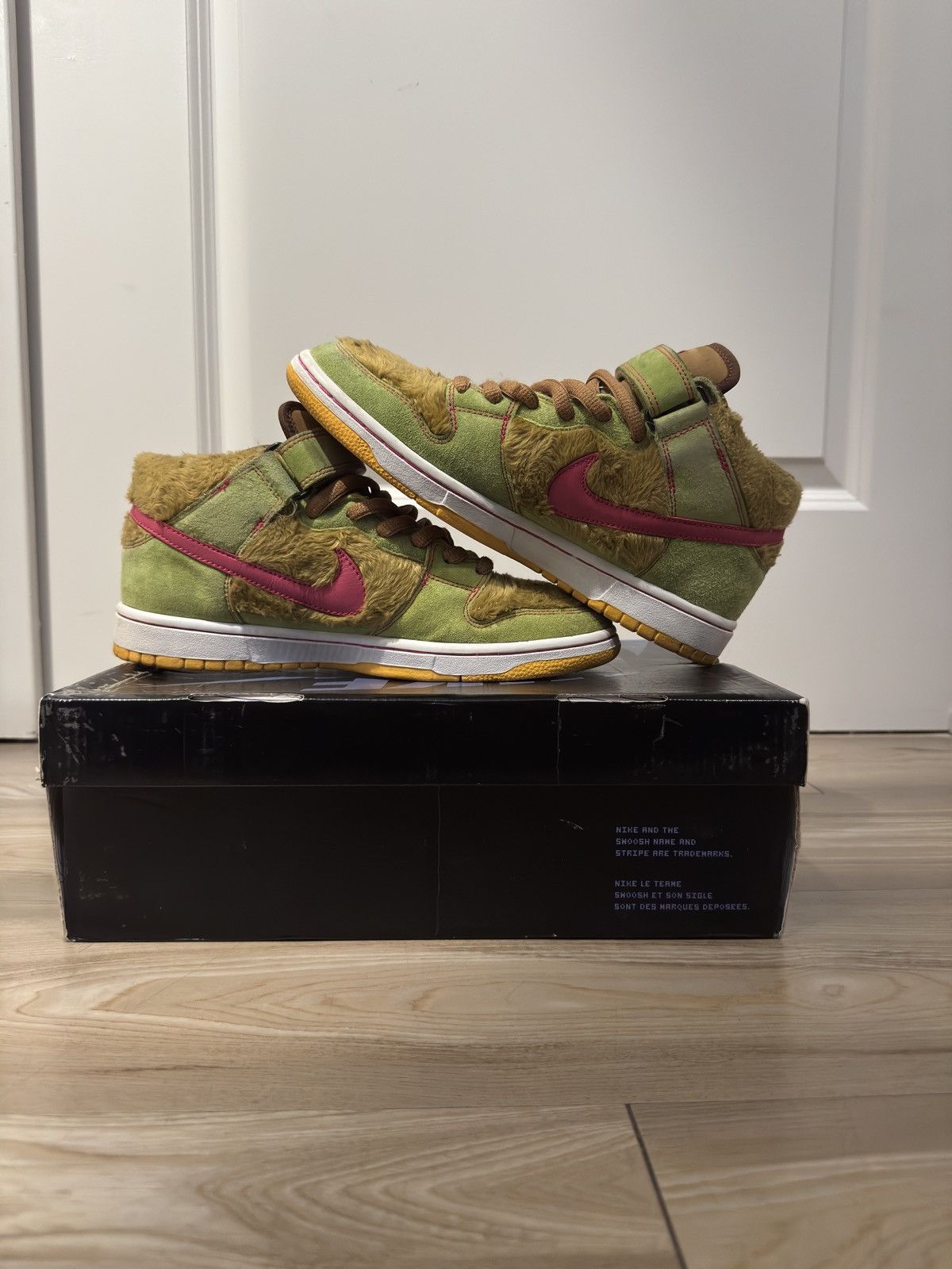 Nike SB Nike SB dunk high “Mama Bear” Size US 9 / EU 42 - 2 Thumbnail