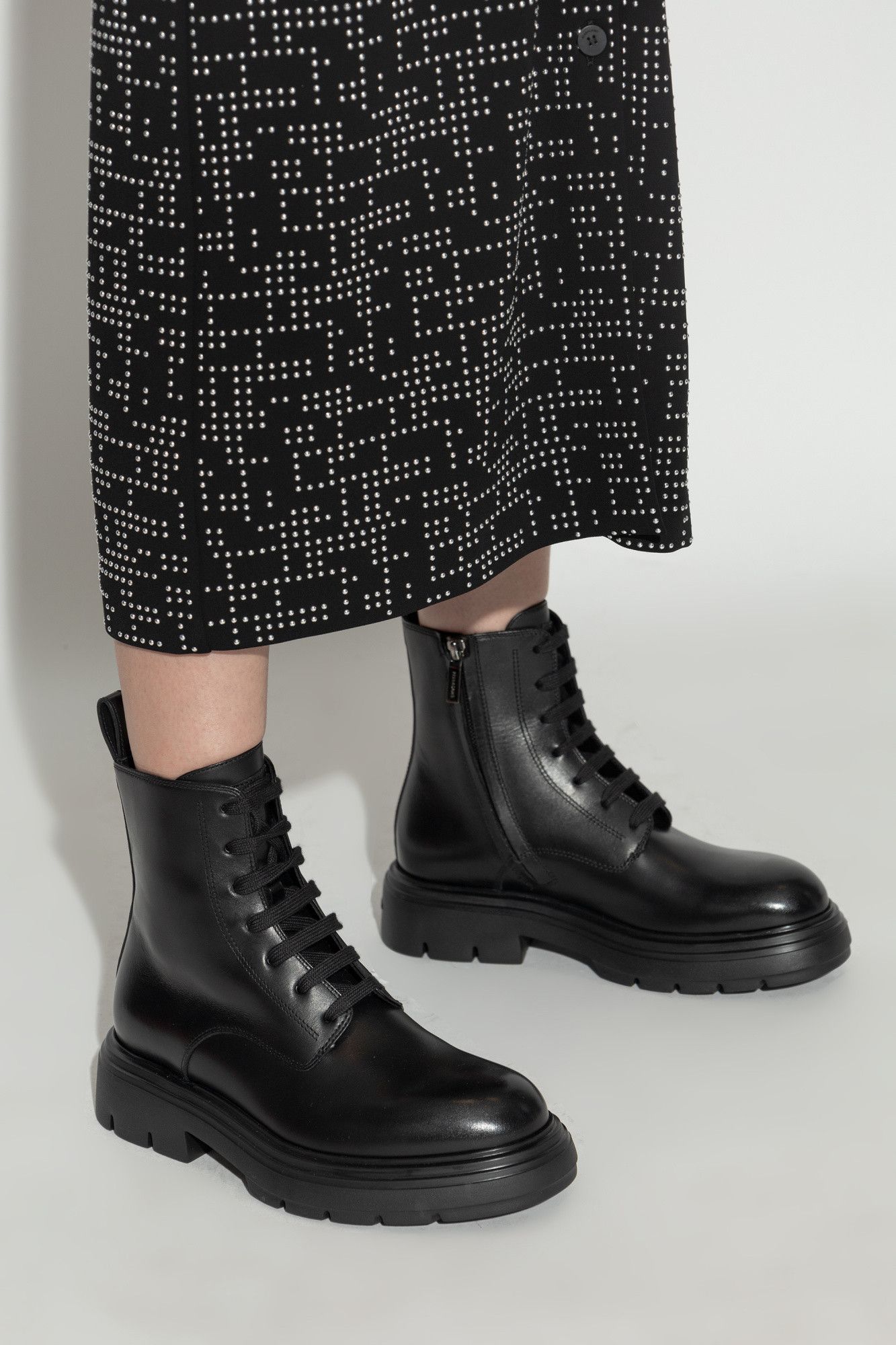 Salvatore Ferragamo o1s1rm0924 Ankle Dionne Boots in Black Size US 8.5 / IT 38.5 - 2 Thumbnail