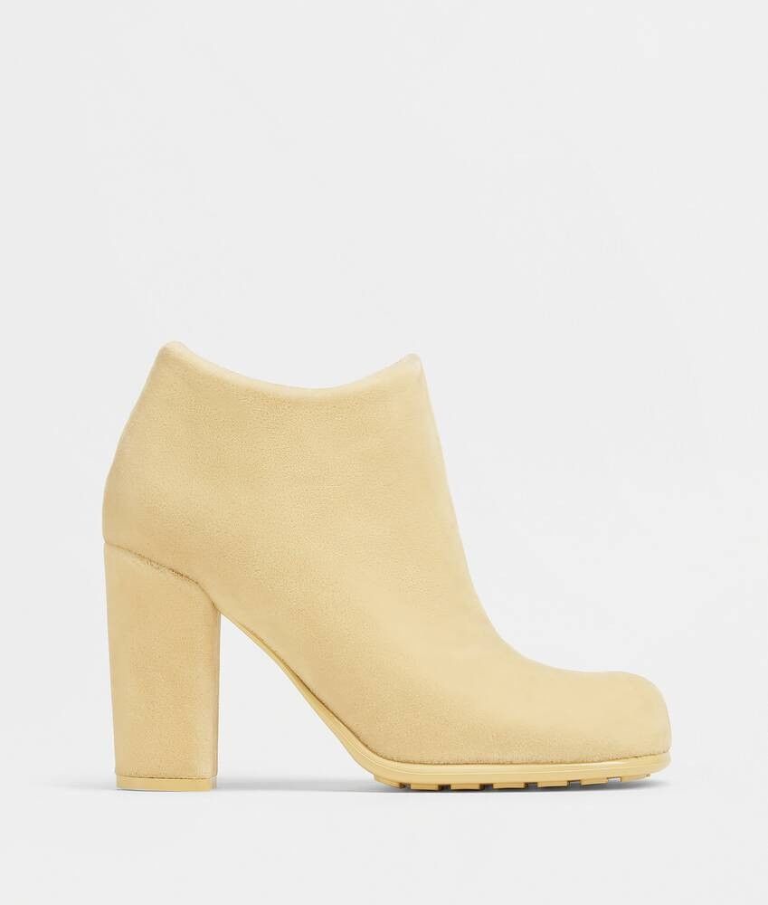 o1y0725 Velvet Ankle Boots in Beige