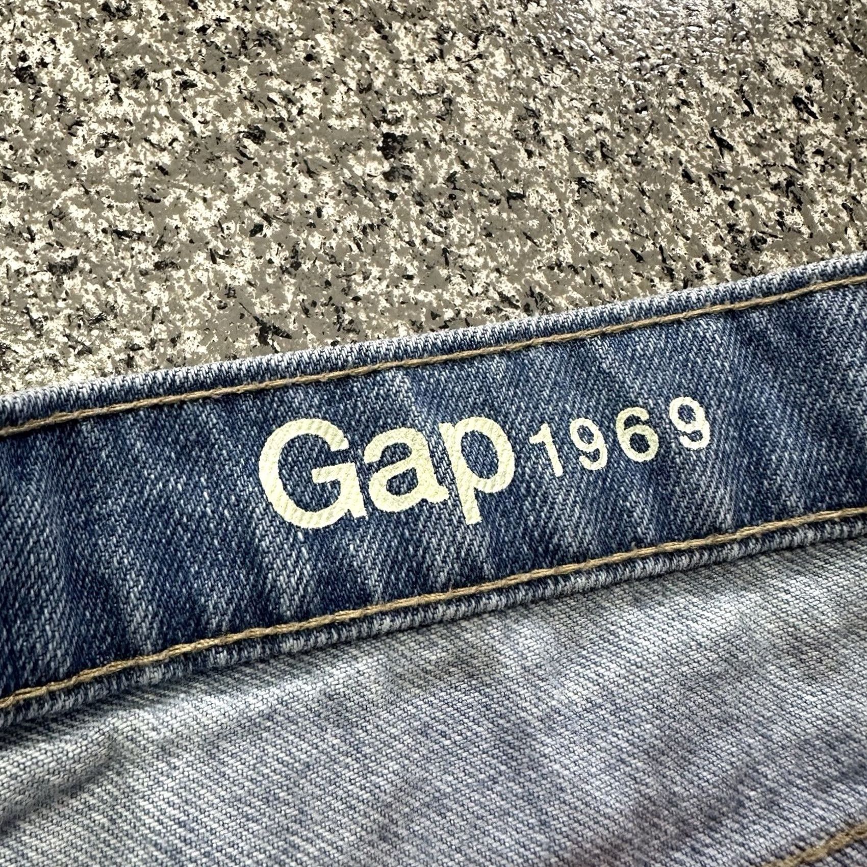 Gap Gap 1969 Denim Shorts Womens 8 29x3 Mid Rise Cut-Off 5-Pocket Style Button Closure Blue 3 Inseam Size 30" / US 8 / IT 44 - 3 Thumbnail