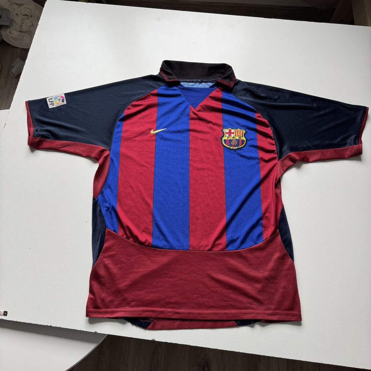 Nike FC Barcelona Vintage Ronaldino #10 Soccer Jersey y2k brazil Size US L / EU 52-54 / 3 - 13 Thumbnail