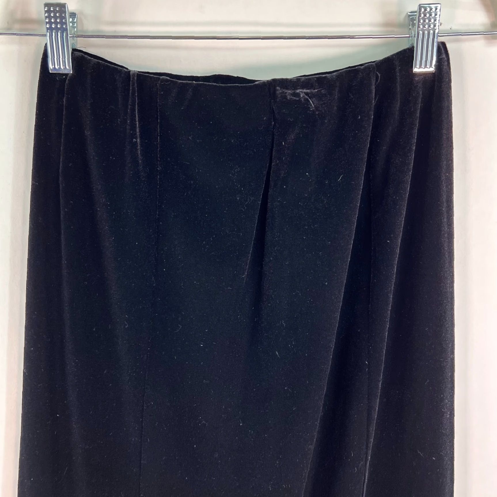 Vintage VINTAGE Dress Barn Velour Maxi Skirt Womens S Black 70s 80s Dress Barn Velour Maxi Skirt Womens S Black Vintage 70's 80's Size 28" / US 6 / IT 42 - 2 Thumbnail