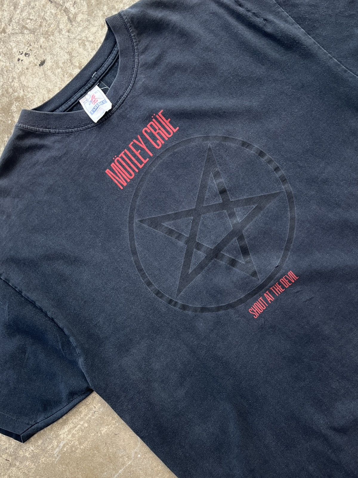 Motley Crue Shout At The Devil Vintage Band T-Shirt - Official Men's Black Tee (Size L)