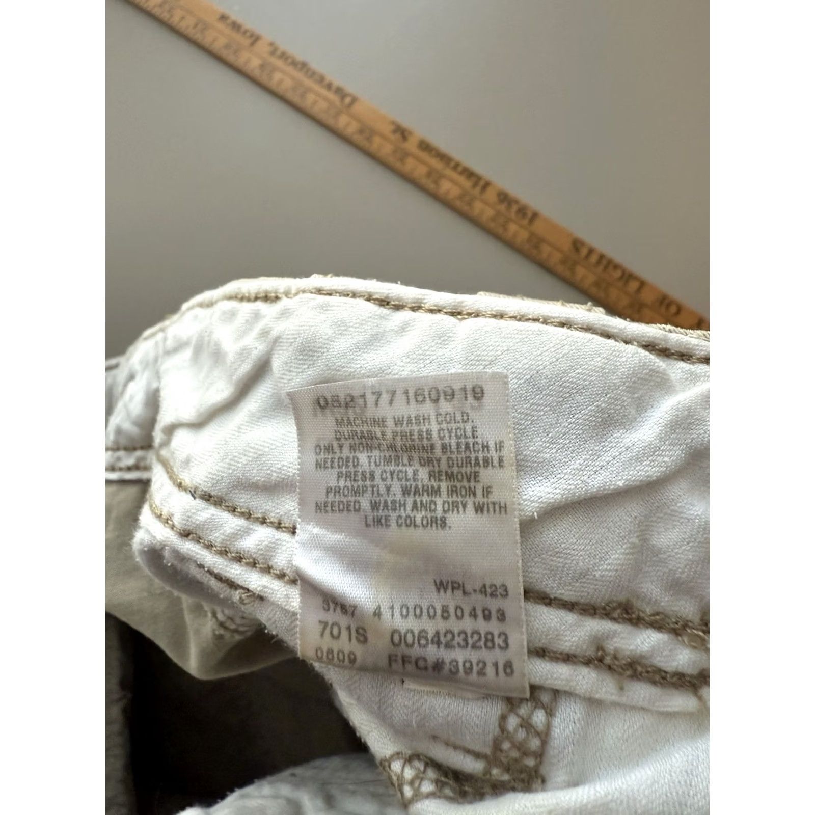 Levi's VTG Levi's Cargo Pants Mens 32x32 Tan Khaki Loose Straight Workwear Utility Pants Size US 32 / EU 48 - 5 Thumbnail