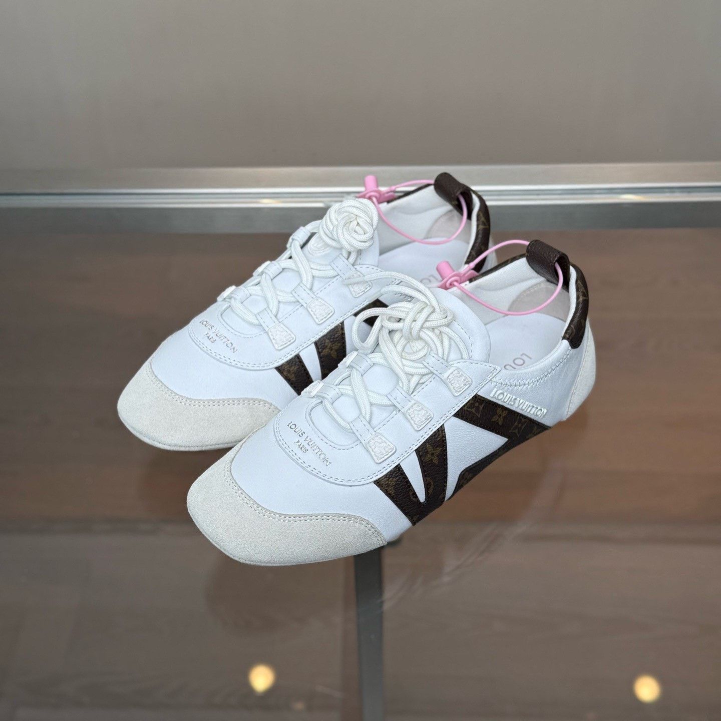 Louis Vuitton Louis Vuitton Black Gray Trainer Size US 5 / IT 35 - 1 Thumbnail