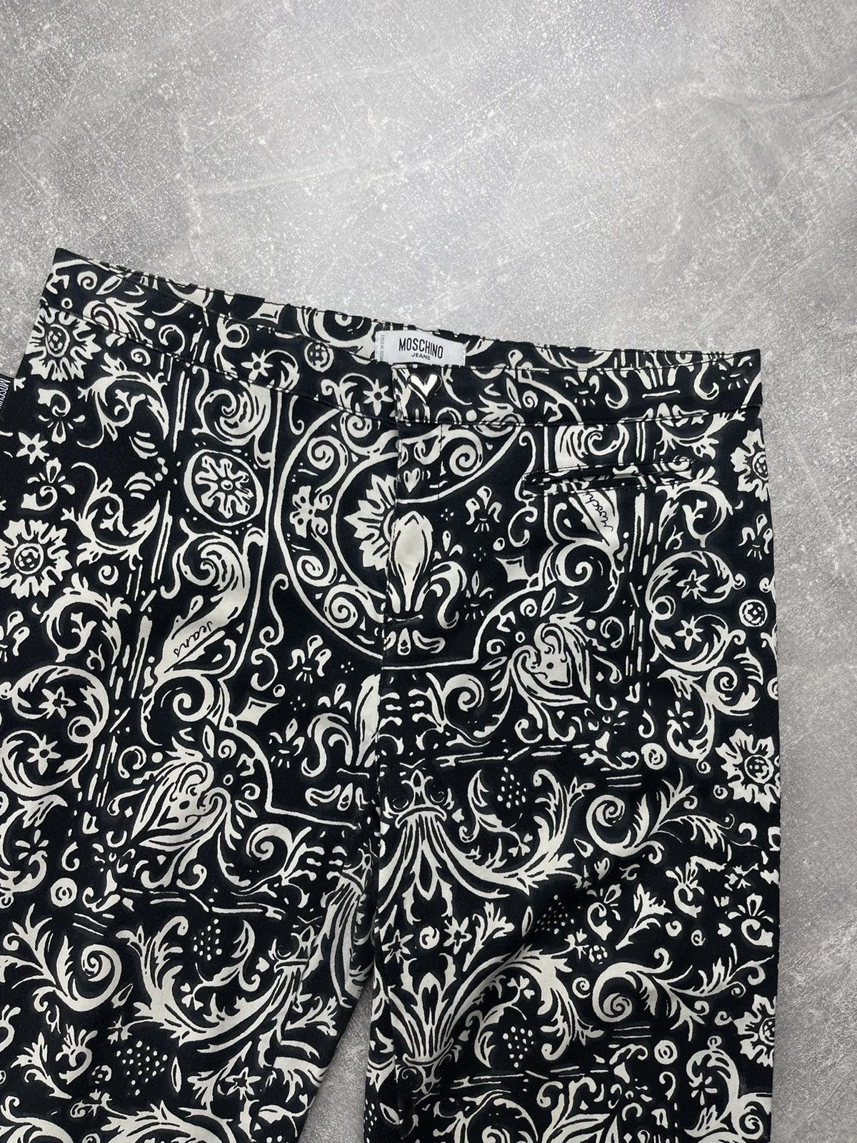 Moschino Moschino Jeans VNTG Paisley Print Flared Pants Black White Size 30" / US 8 / IT 44 - 6 Thumbnail