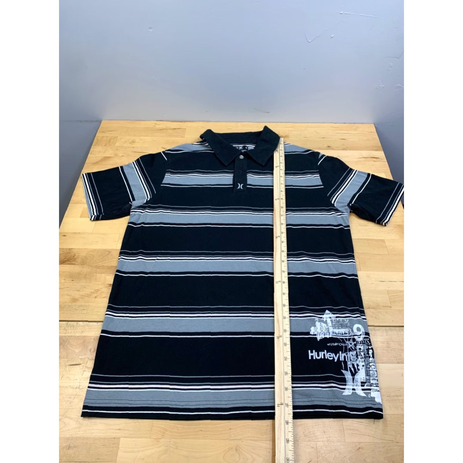 Hurley Hurley Polo Shirt Mens M Black Striped Y2K Casual Short Sleeve Beach Surf 12316 Size US M / EU 48-50 / 2 - 5 Thumbnail